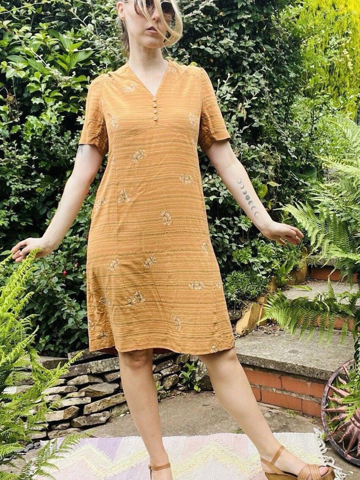 Vintage 70s Summer Dress Lightweight Retro Print Fabric With Button Detail 14