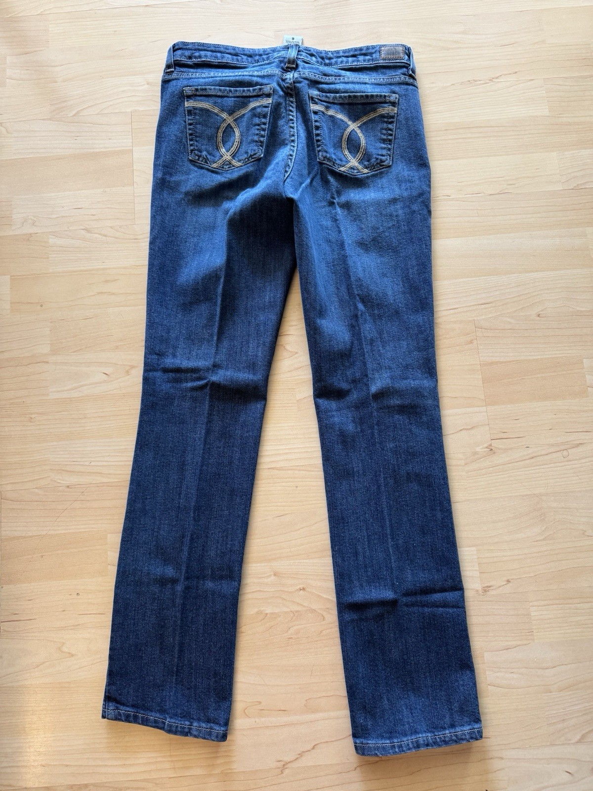 Jordache Women’s Straight Leg Medium Wash Blue Stretch Denim Jeans 5-Pocket