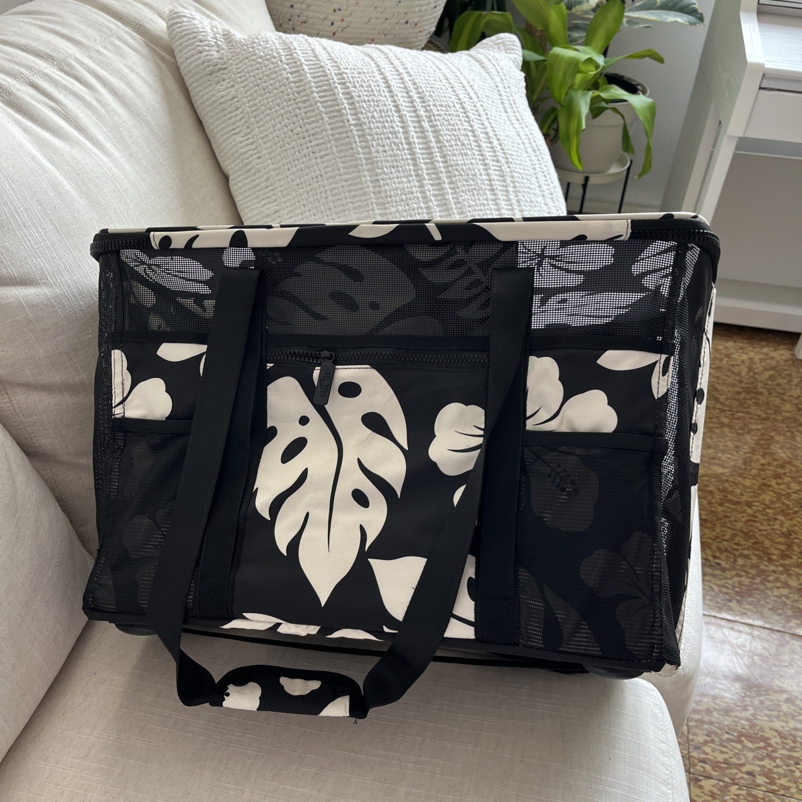 Aloha Collection CleverMade Foldable Mesh Beach Tote Black White Floral Zip NWTS