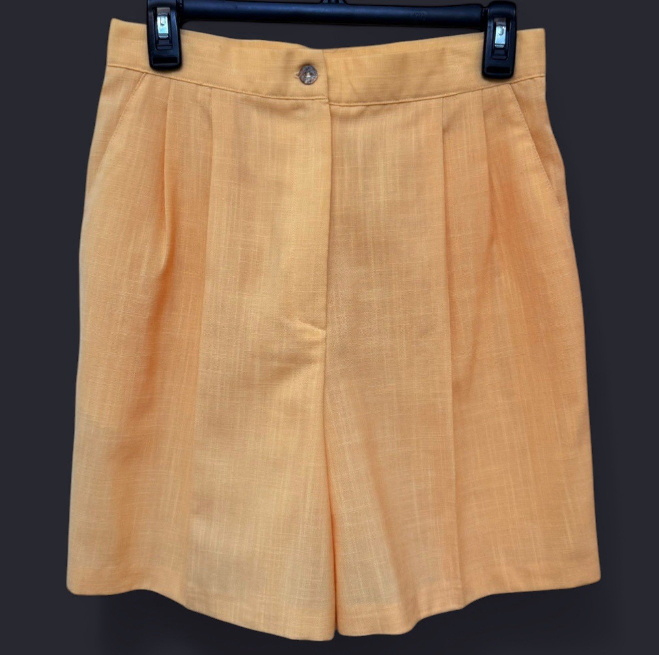 HIGH-WAISTED PLEATED SHORTS, SIZE 10, WAIST 28 IN, INSEAM 6.5 IN, RISE 13.5 IN