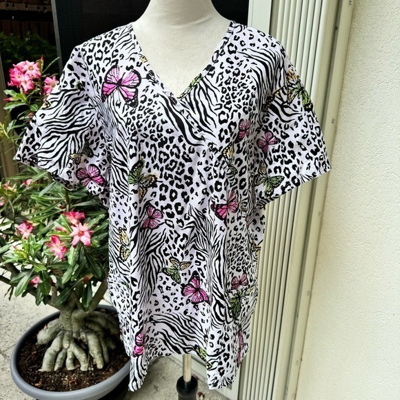 Women’s Medical Scrub. Animal Print W/Multicolored Butterflies. 2XL.