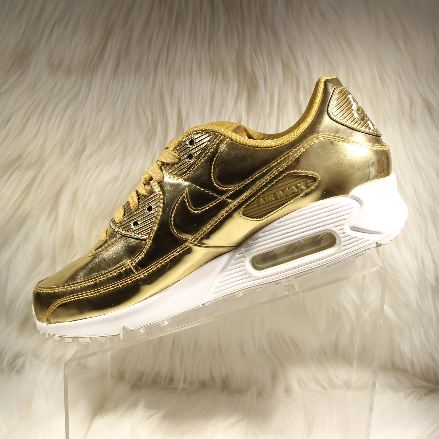 Nike Air Max 90 Metallic Gold Sneakers Shoes Women’s 11 CQ6639-700 Rarely Worn