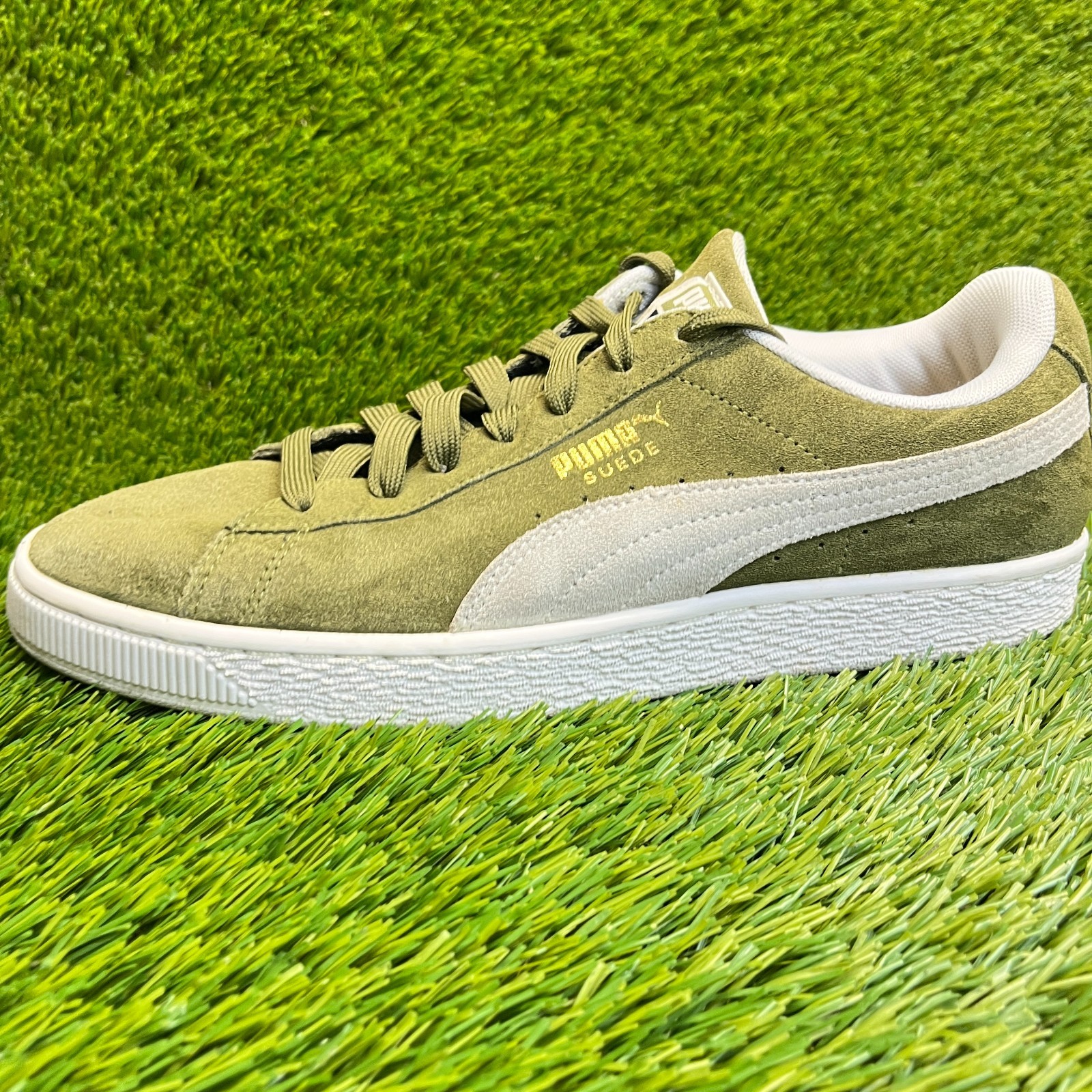 Puma Suede Classics Low Mens Size 10 Green White Athletic Walking Shoes Sneakers