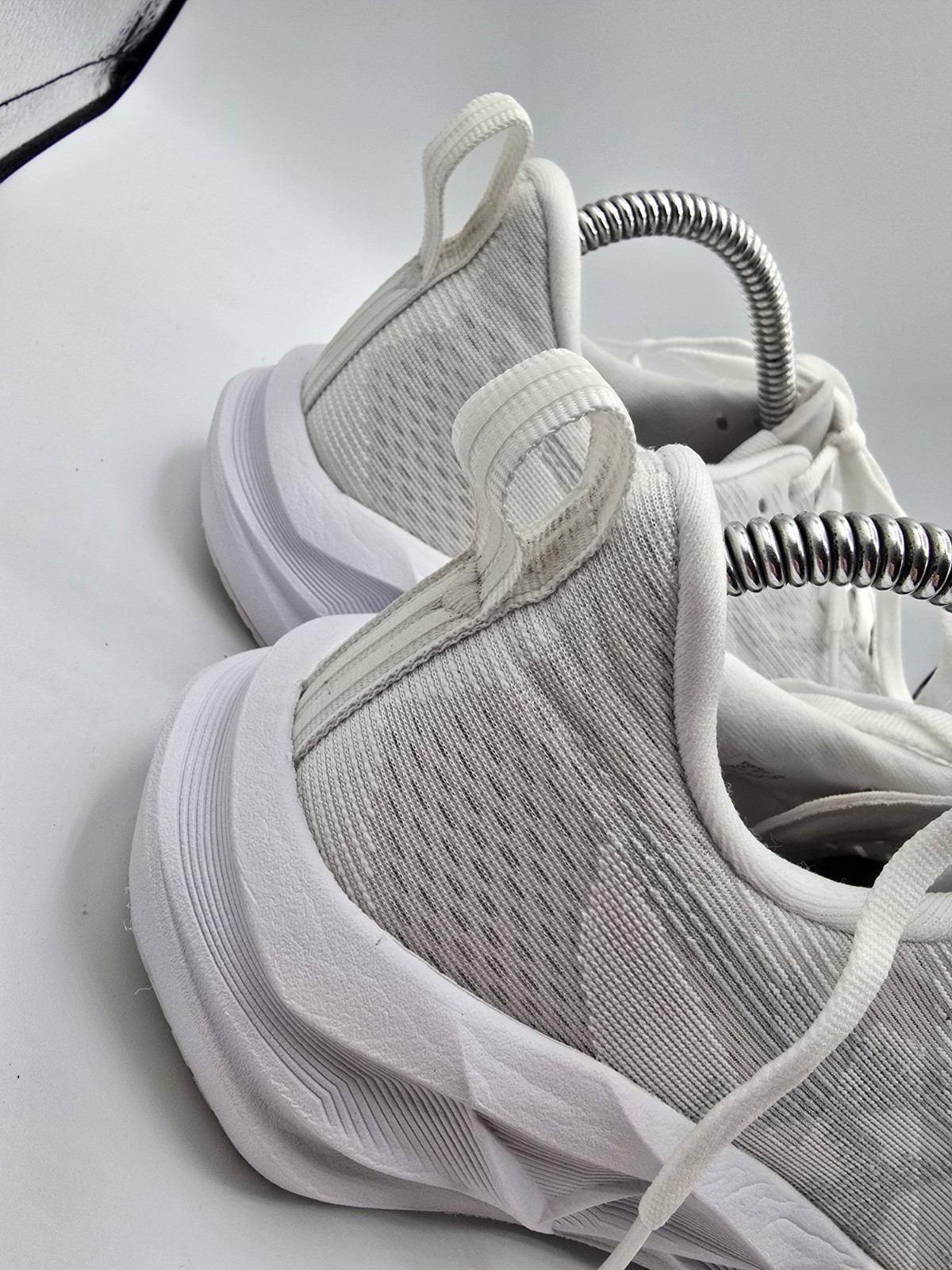 Asics Novablast 5 White/Piedmont Grey Womens 7.5 Running Shoes 1012B765