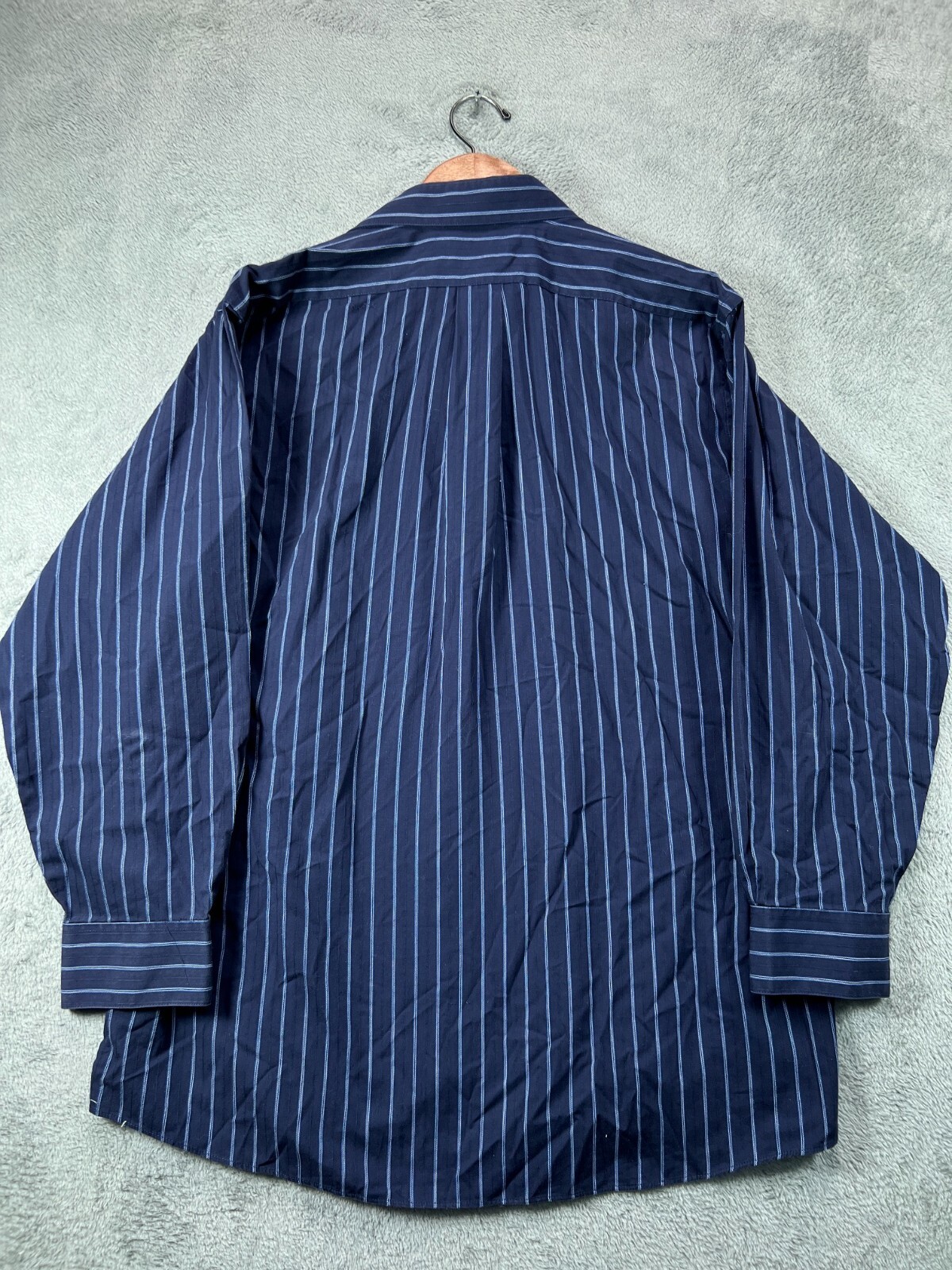 Van Heusen Broadcloth Shirt Mens 16.5 32/33 Large Blue Button Up Wrinkle Free LS