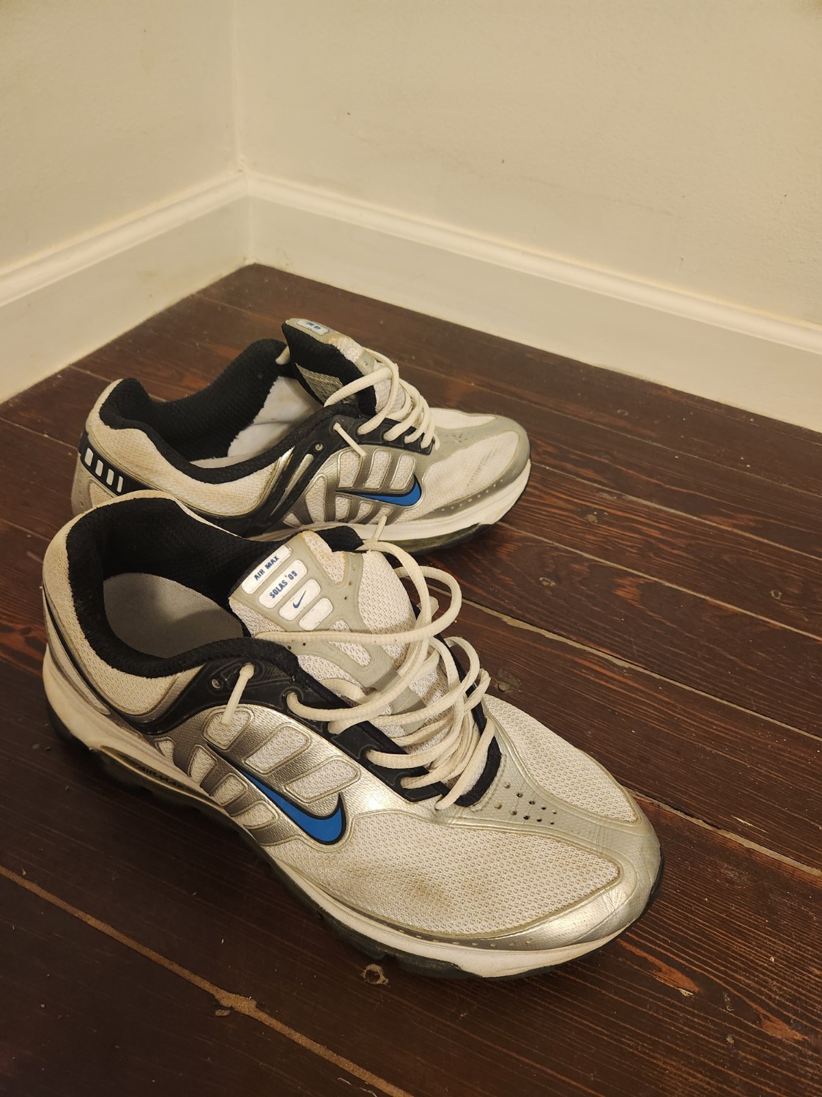 Nike Air Max Solas ’09 Silver/White/Black/Blue Low Top Mesh Sneaker 354824-141