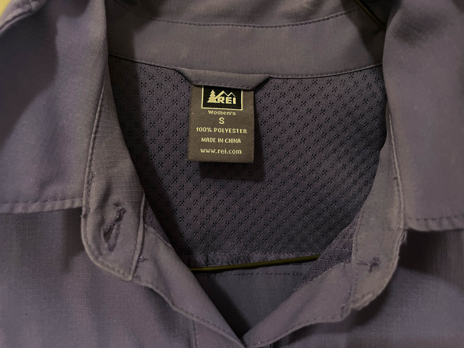 REI SAHARA SUN SHIRT, SMALL, PURPLE, LONG-SLEEVED, MANY HIDDEN ZIPPERS/FEATURES