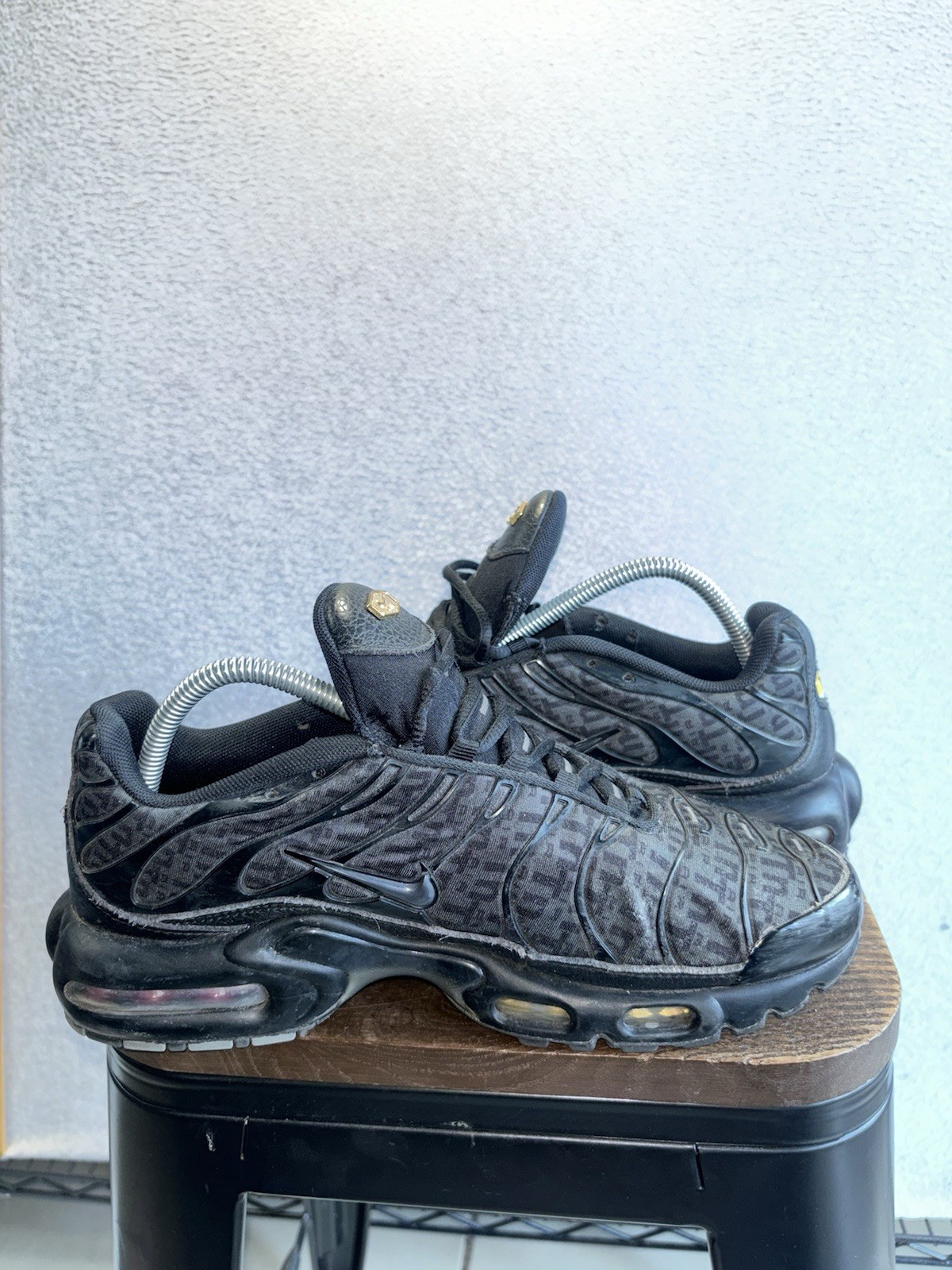 Nike Men’s Air Max Plus TN Running Shoes Sneakers, Black Gold, Sz 9