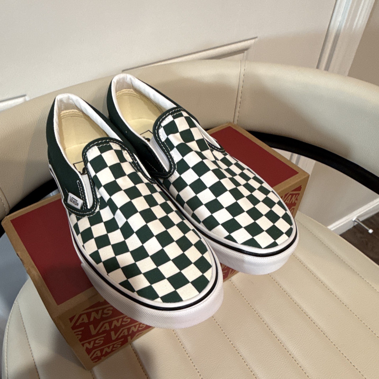 VANS Classic Slip-On Color Theory Green/White Checkerboard Men’s 7 Women’s 8.5