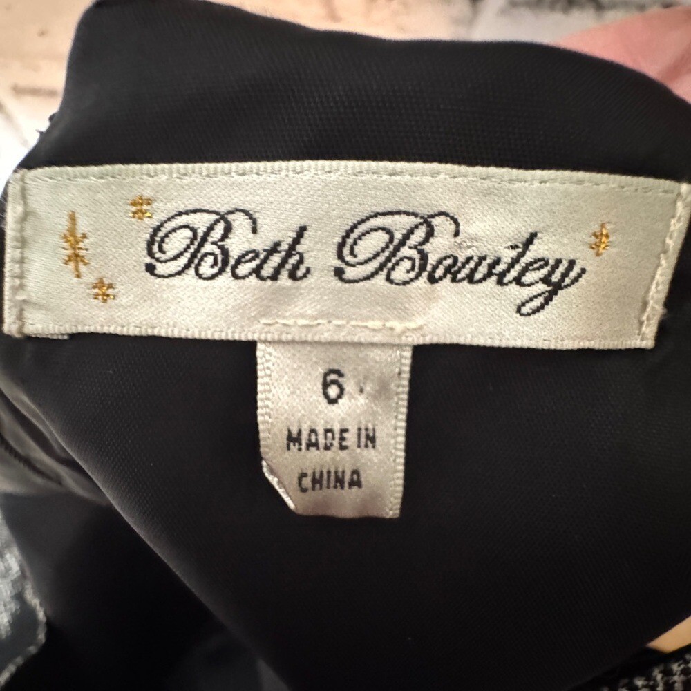 Beth Bowley Silver Sheath Mini Dress Sleeveless Scoop Neck
