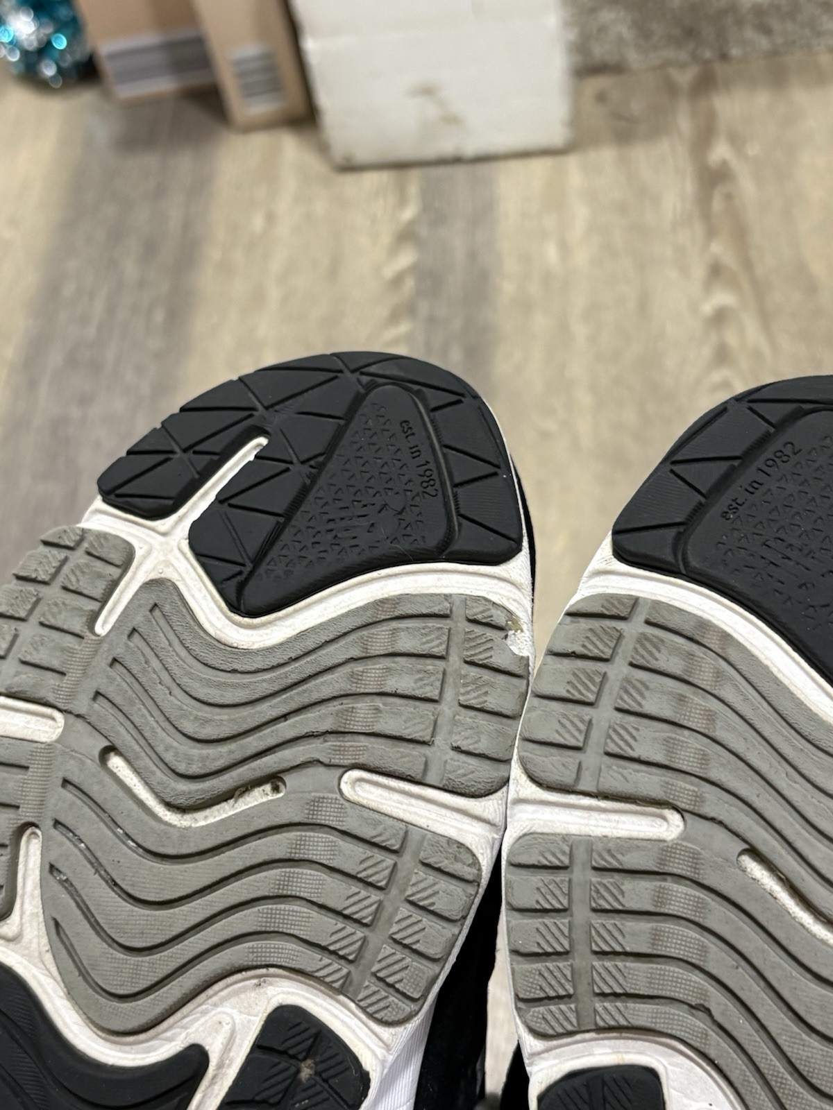 Size 8 – New Balance 990v6 Made in USA Black Silver