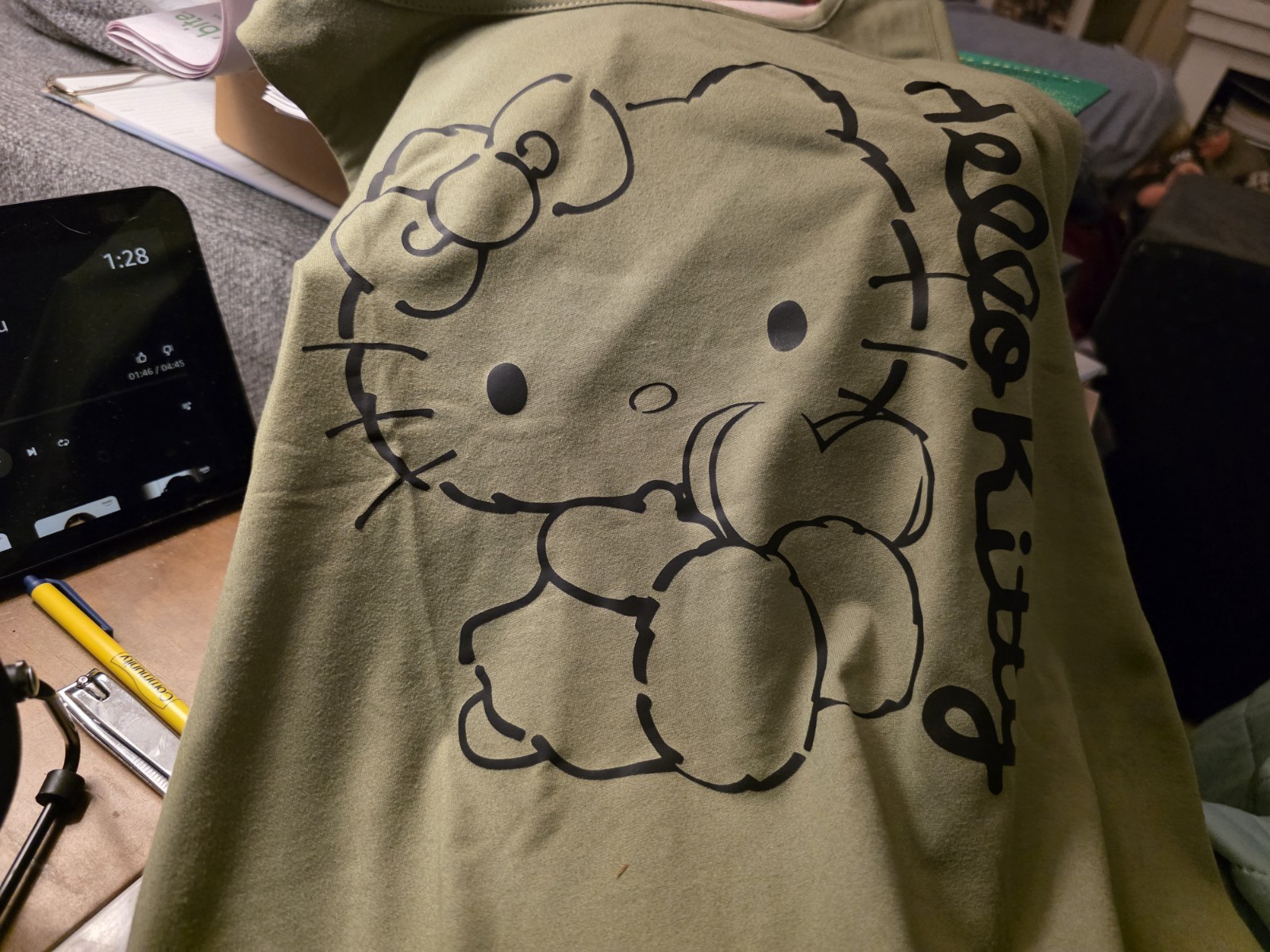 Hello Kitty Army Green Women’s Tank Top Shirt Size Small