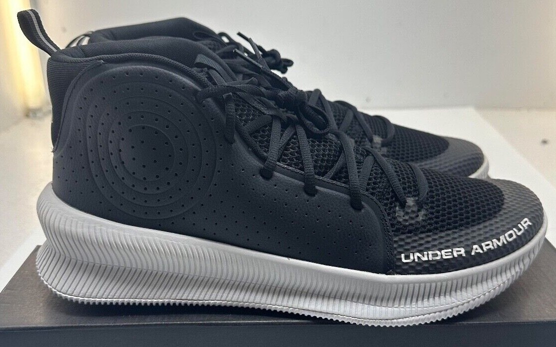 UNDER ARMOUR Jet Men’s Basketball Shoe 3022051-005 Black New with box