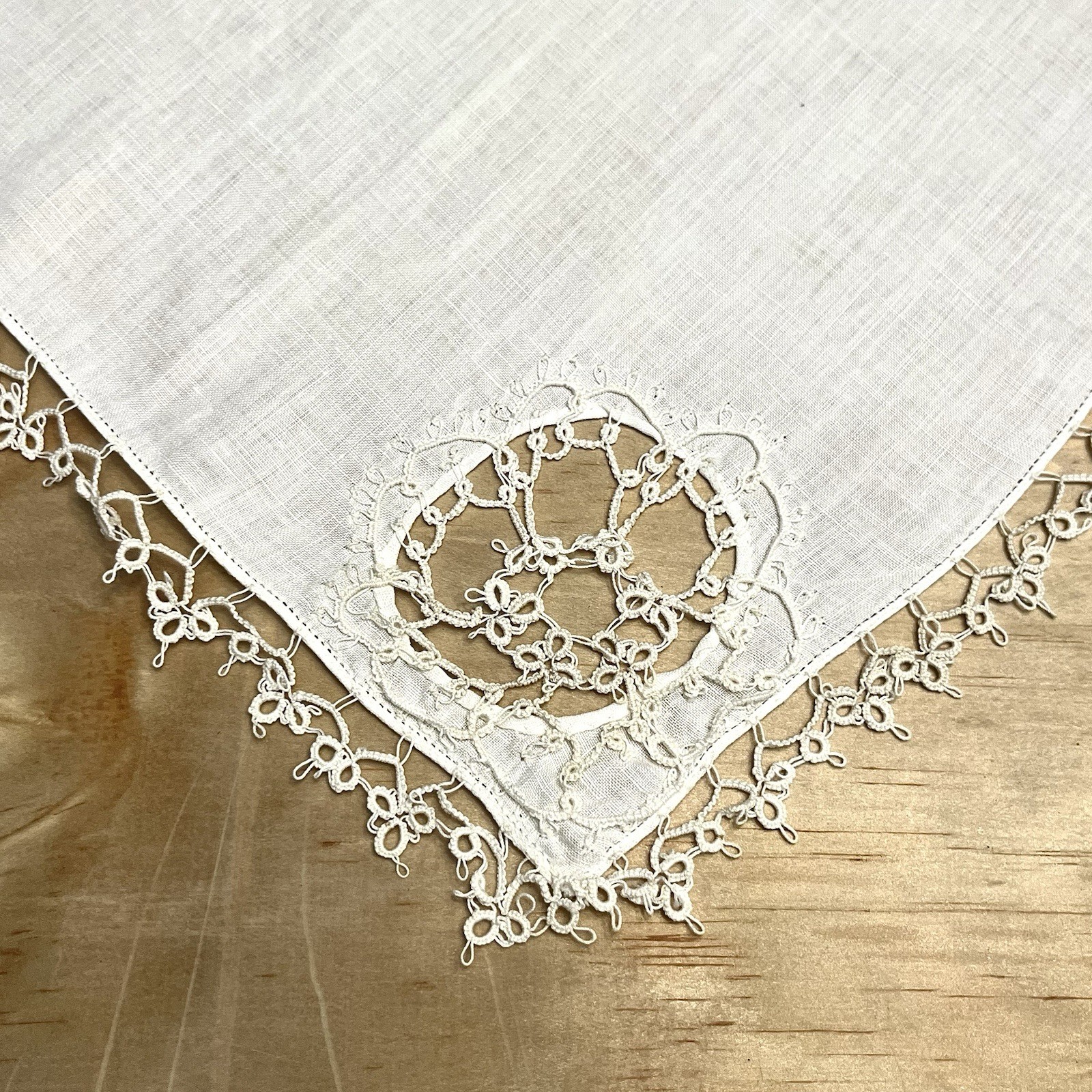 VTG Hankie White Linen Intricate Tatted Lace Crochet Cut-Out Corner 12×12″