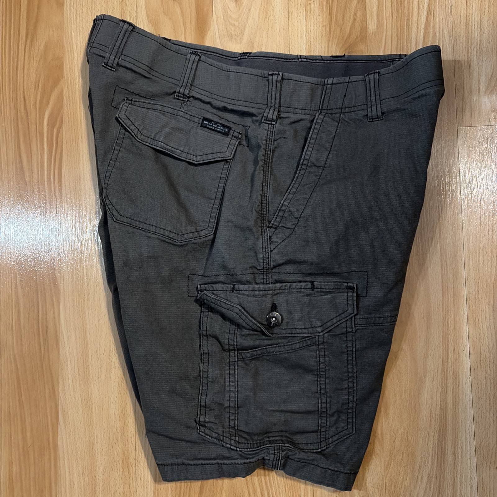 Lee Extreme Motion Mens Cargo Shorts 34 Gray Stretch Utility Pockets 6