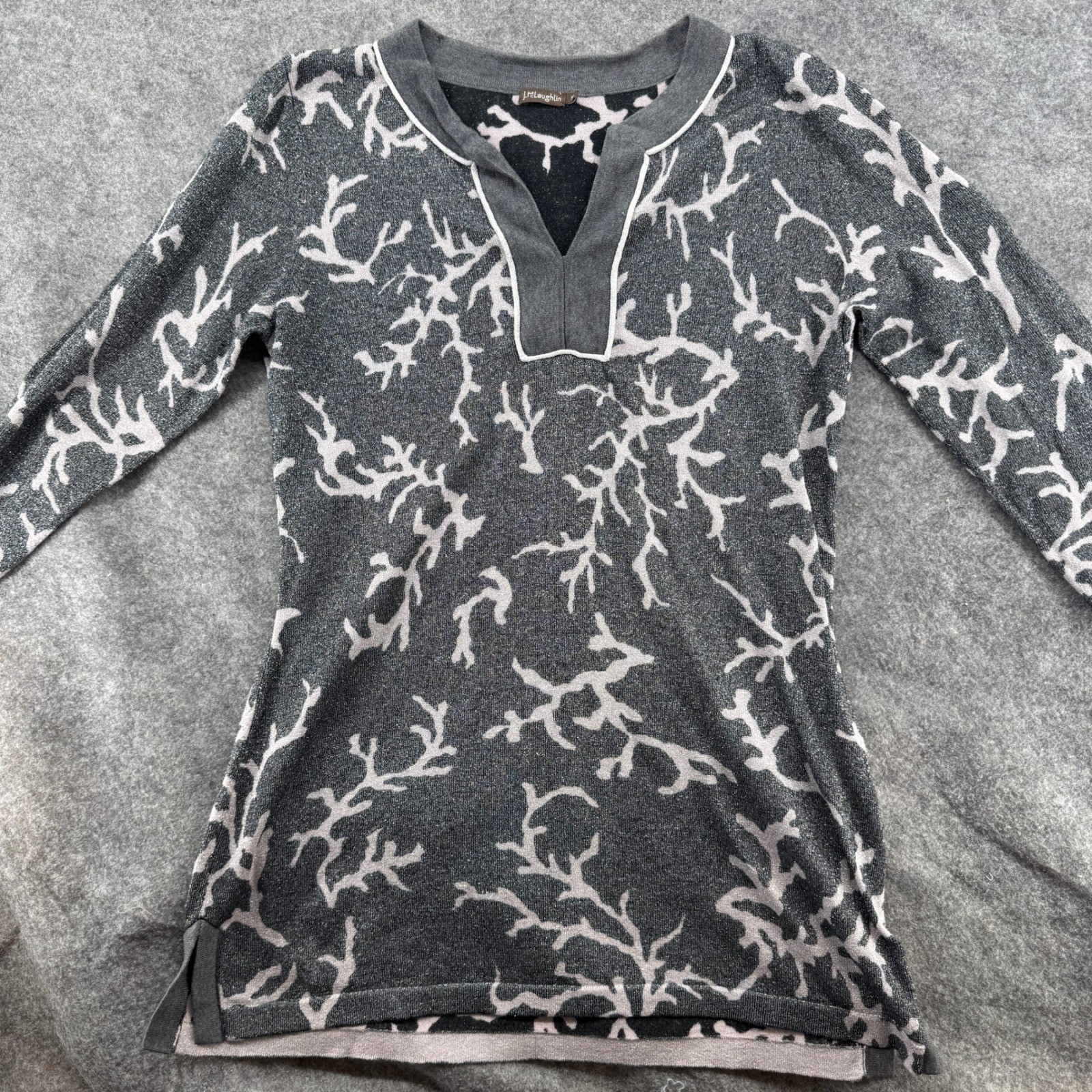 J.McLaughlin Knit Top Women M Gray Coral Branch Print 3/4 Sleeve Split Neck