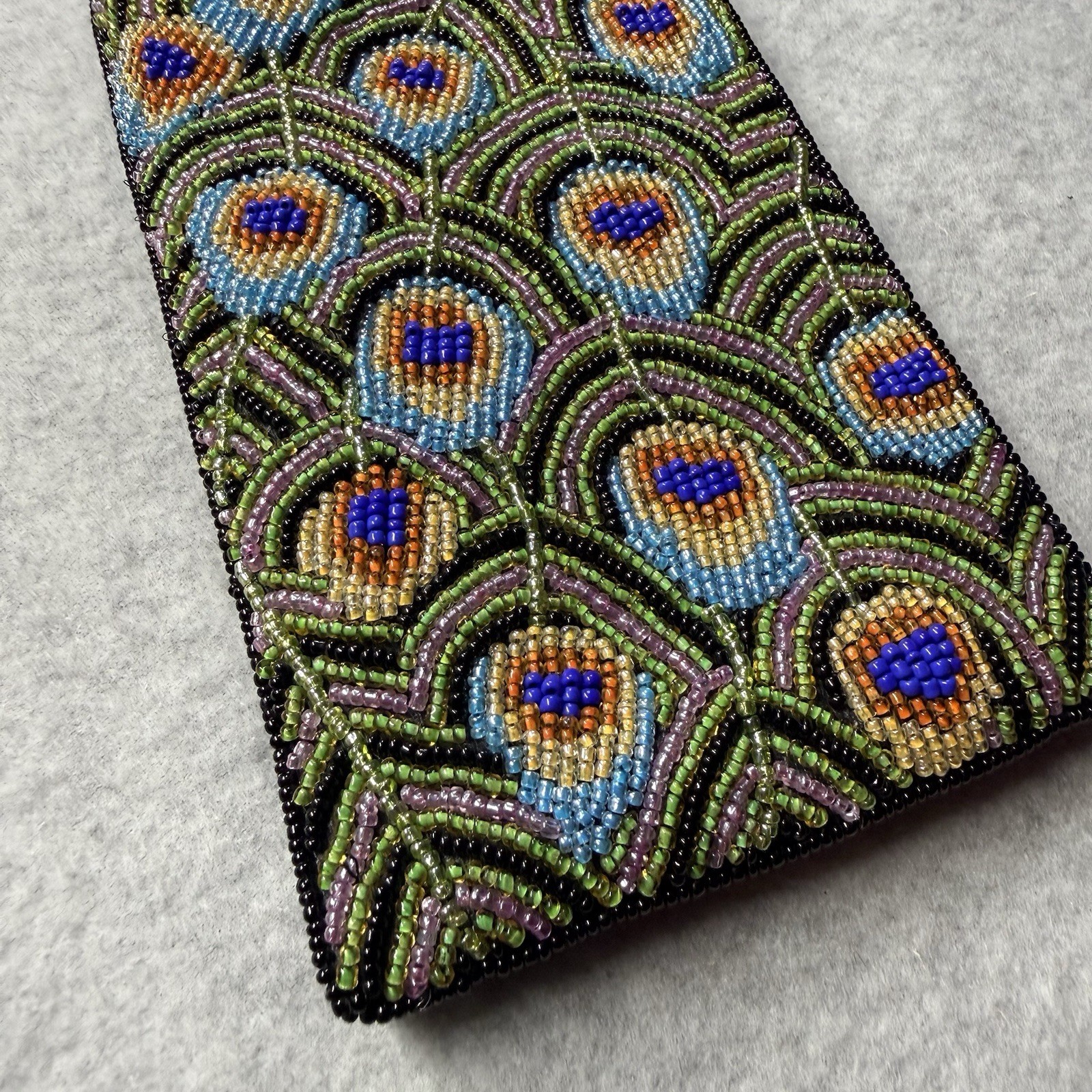 BAMBOO TRADING COMPANY HAND BEADED PEACOCK CLUB BAG WRISTLET CROSSBODY