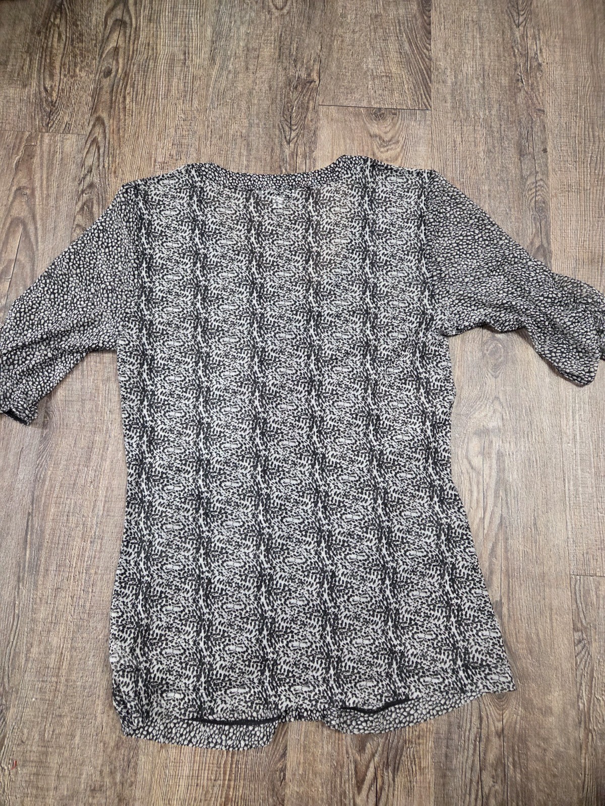 Cabi Top 241 Black Gray Pebble Print Ruched Mesh Button Front Shirt Top Blouse M