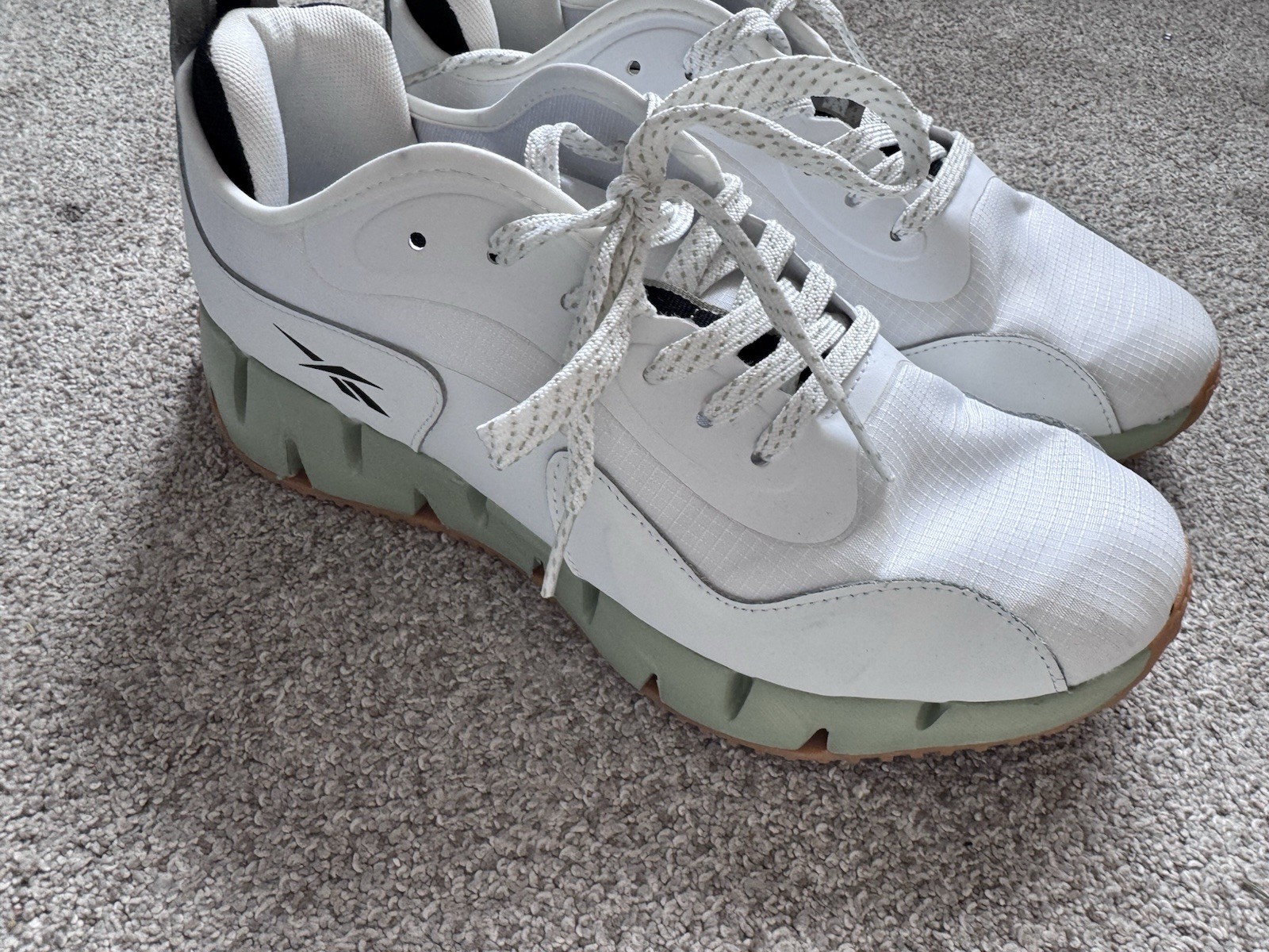 Reebok Men’s White/Green Lace Up Low Top Athletic Sneakers Pre-Owned
