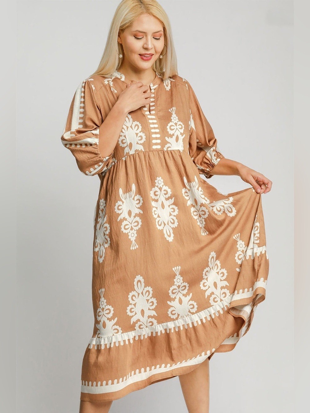 Umgee Full Size Printed Notched Midi Dress Size Large Color Is Mocha
