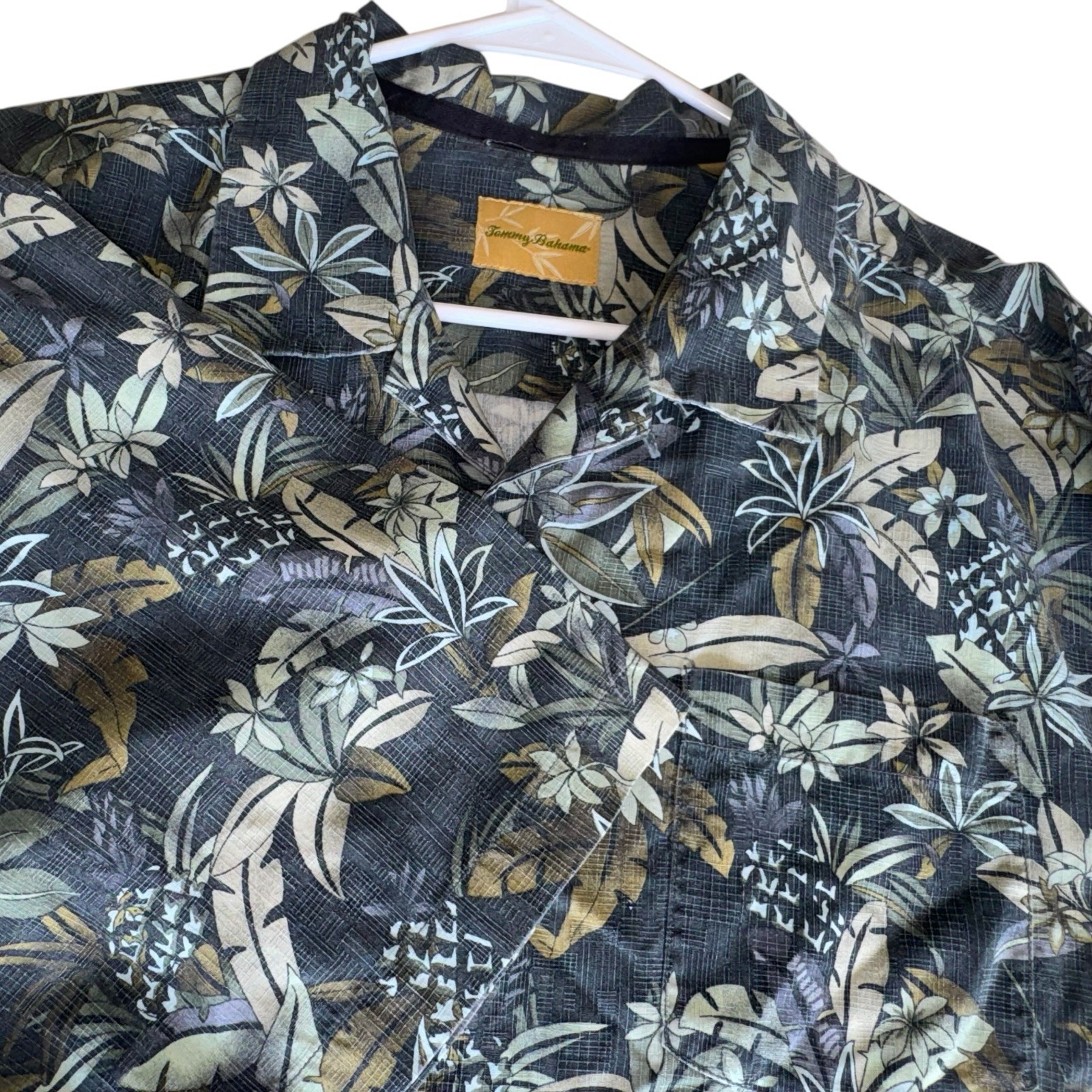 Tommy Bahama Mens XL Silk Cotton Hawaiian Camp Shirt Tropical Floral Pineapple