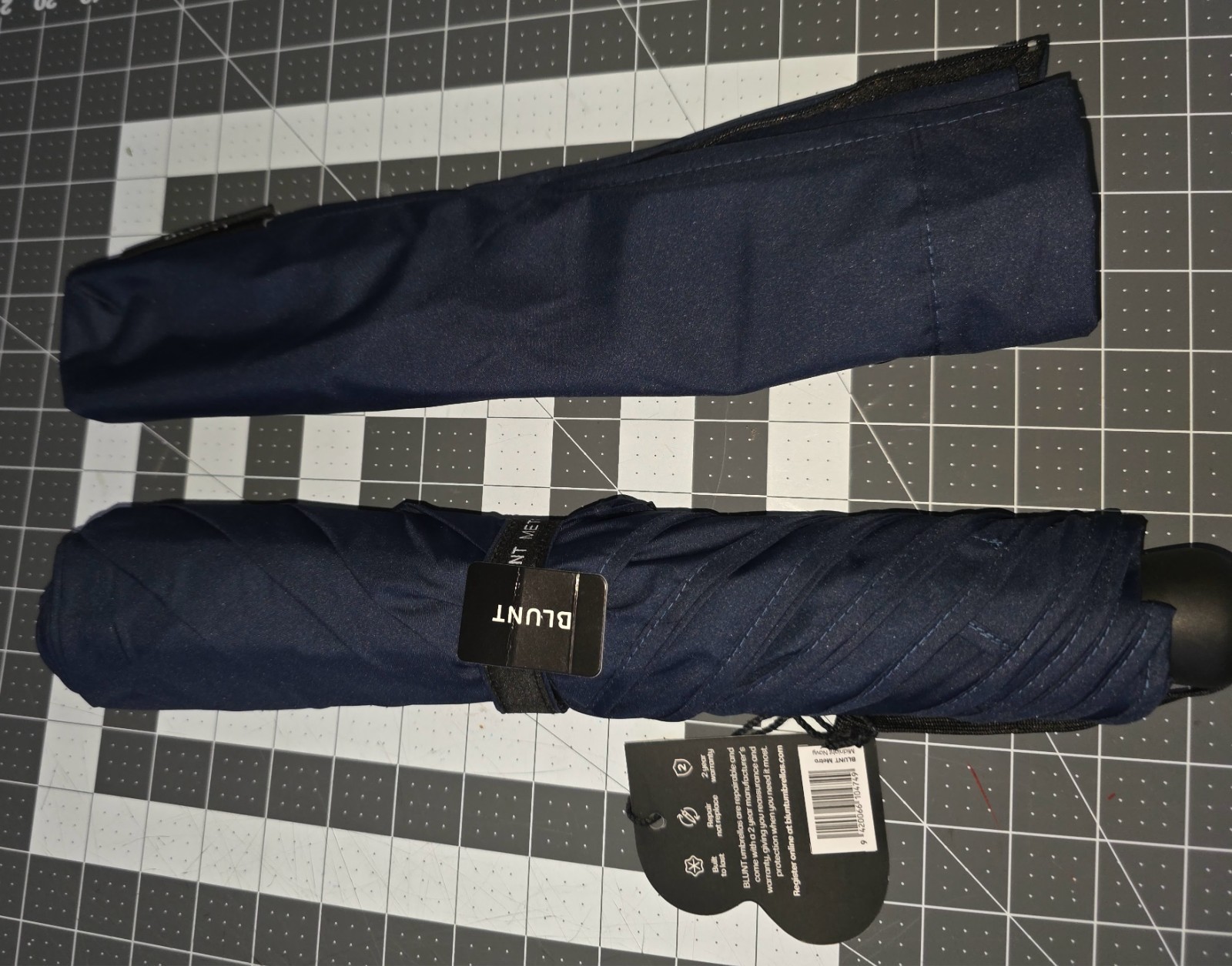 Blunt Metro Compact Collapsible Travel Umbrella Midnight Navy