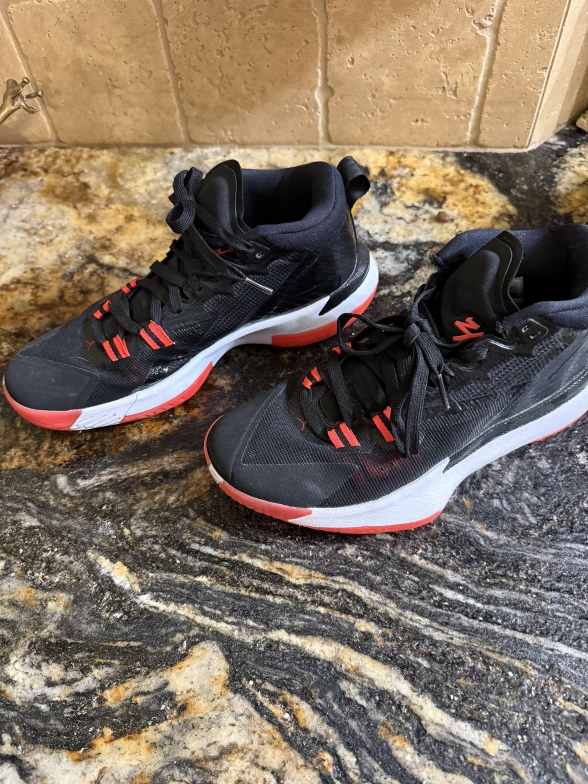 Black And Red Jordan’s Size 8 Men’s