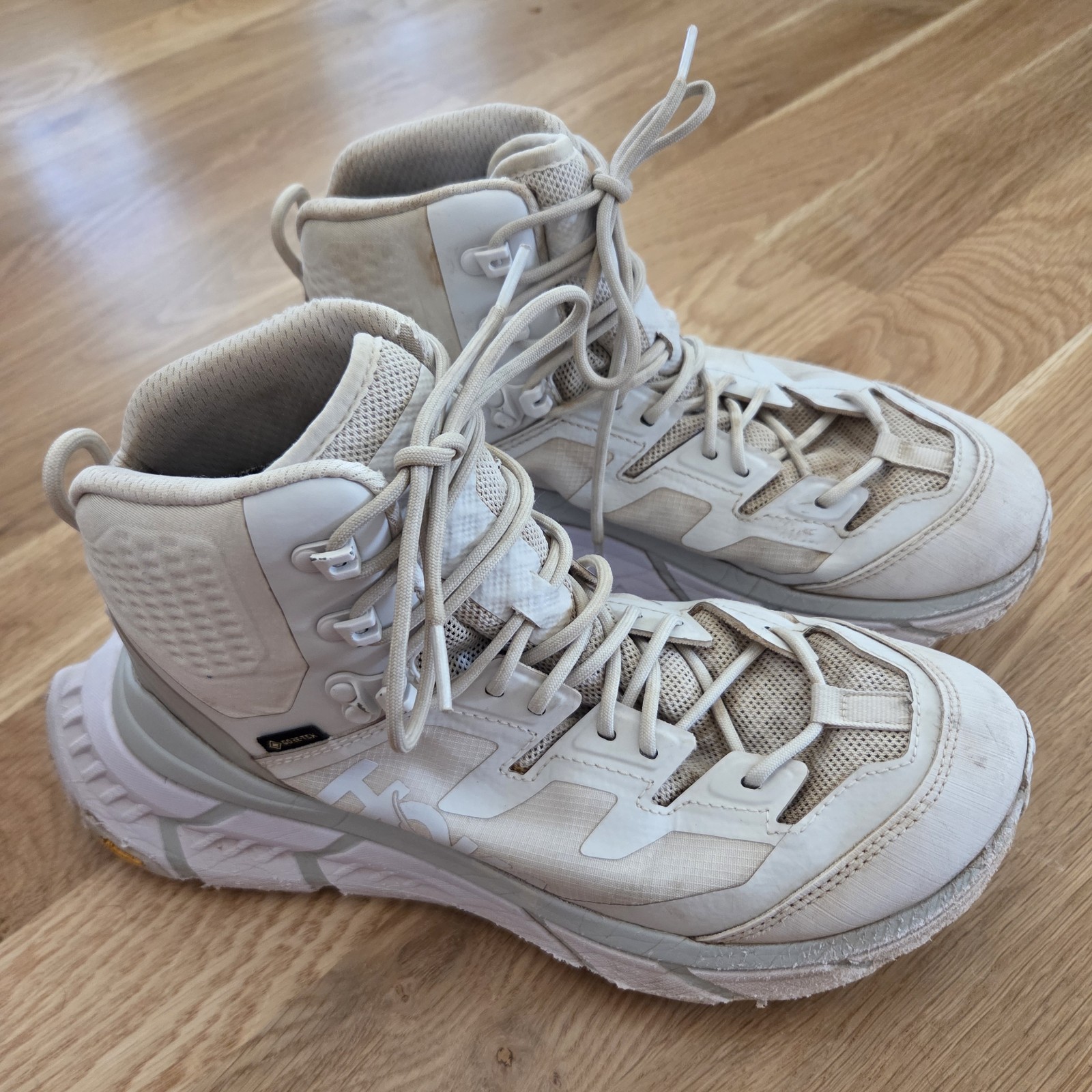 Hoka One One TenNine GTX Boots Unisex M7.5/W8.5 White Gore-Tex Vibram Hiking