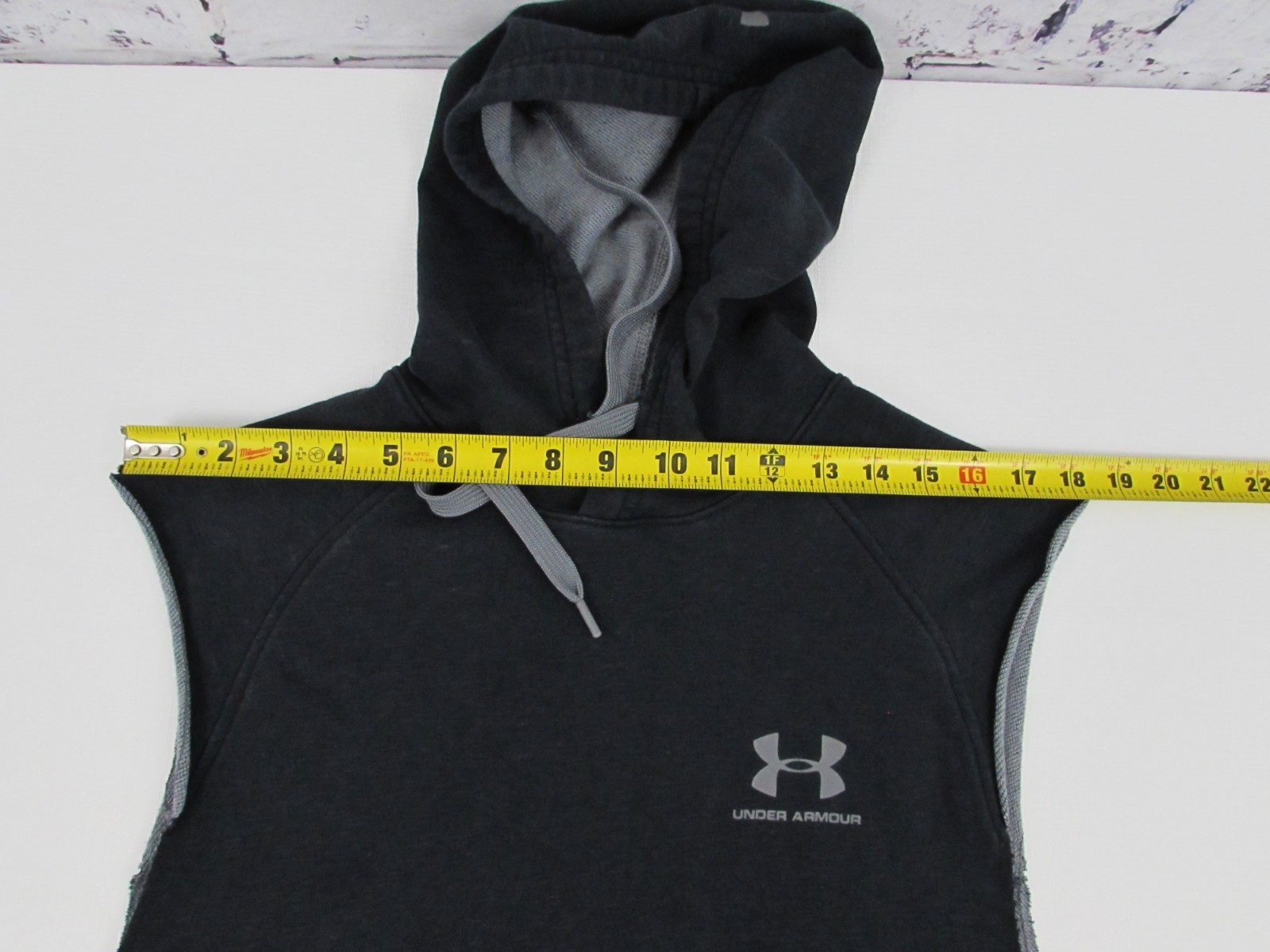 Under Armour Hoodie Mens Large Black Sleeveless Pullover Vest Kangaroo Pocket