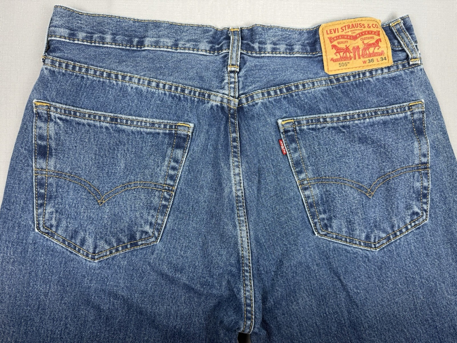 Levi’s 505 Men’s Jeans W36 L34 Regular Fit Straight Leg Medium Wash Blue Denim