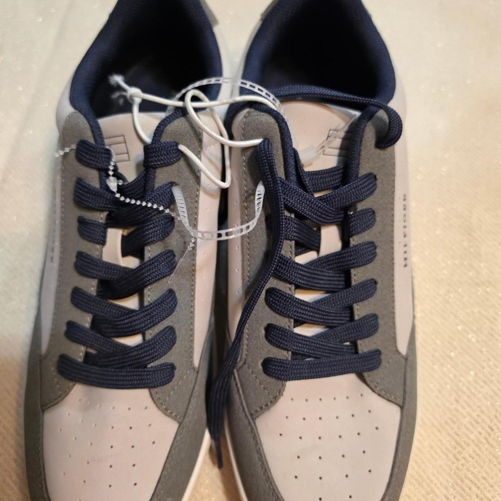 Tommy Hilfiger Brand new No tags Classic Tommy Hilfiger low-top sneakers