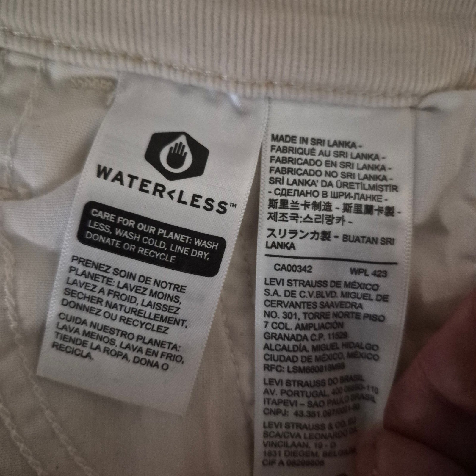 Levi’s 725 High Rise Bootcut Corduroy Pants in Cream