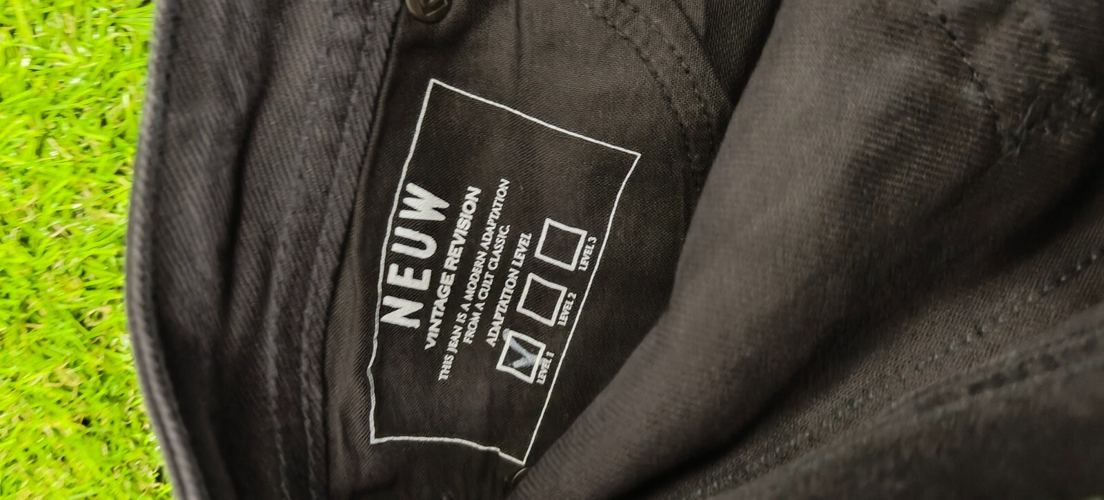 NEUW – Razor Skinny – Black Stone – 25W 32L (7R) New With Tags RRP $129.95