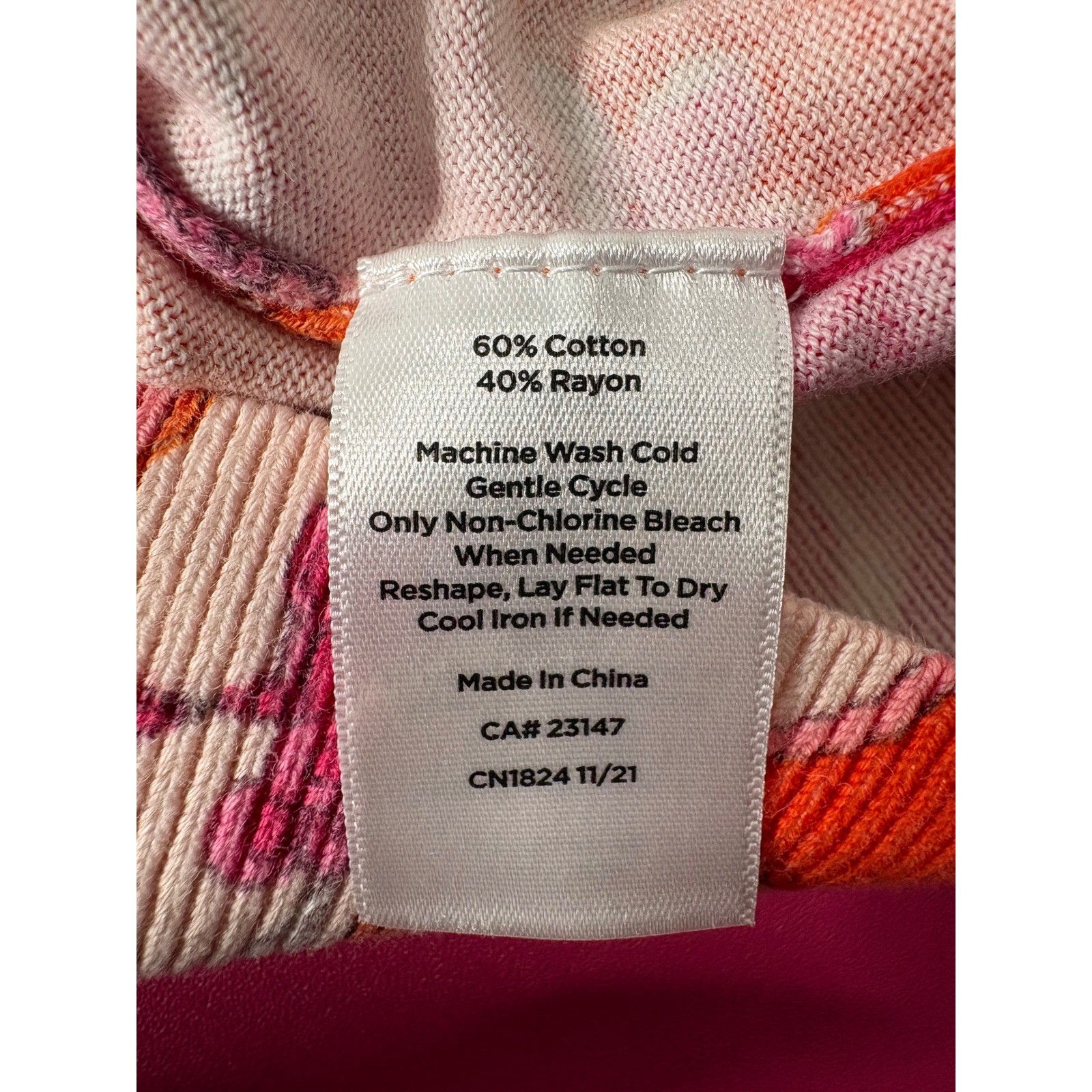 TALBOTS Womens Red Pink Floral Long Sleeve Sweater Sz L Hippie Retro Light-Knit