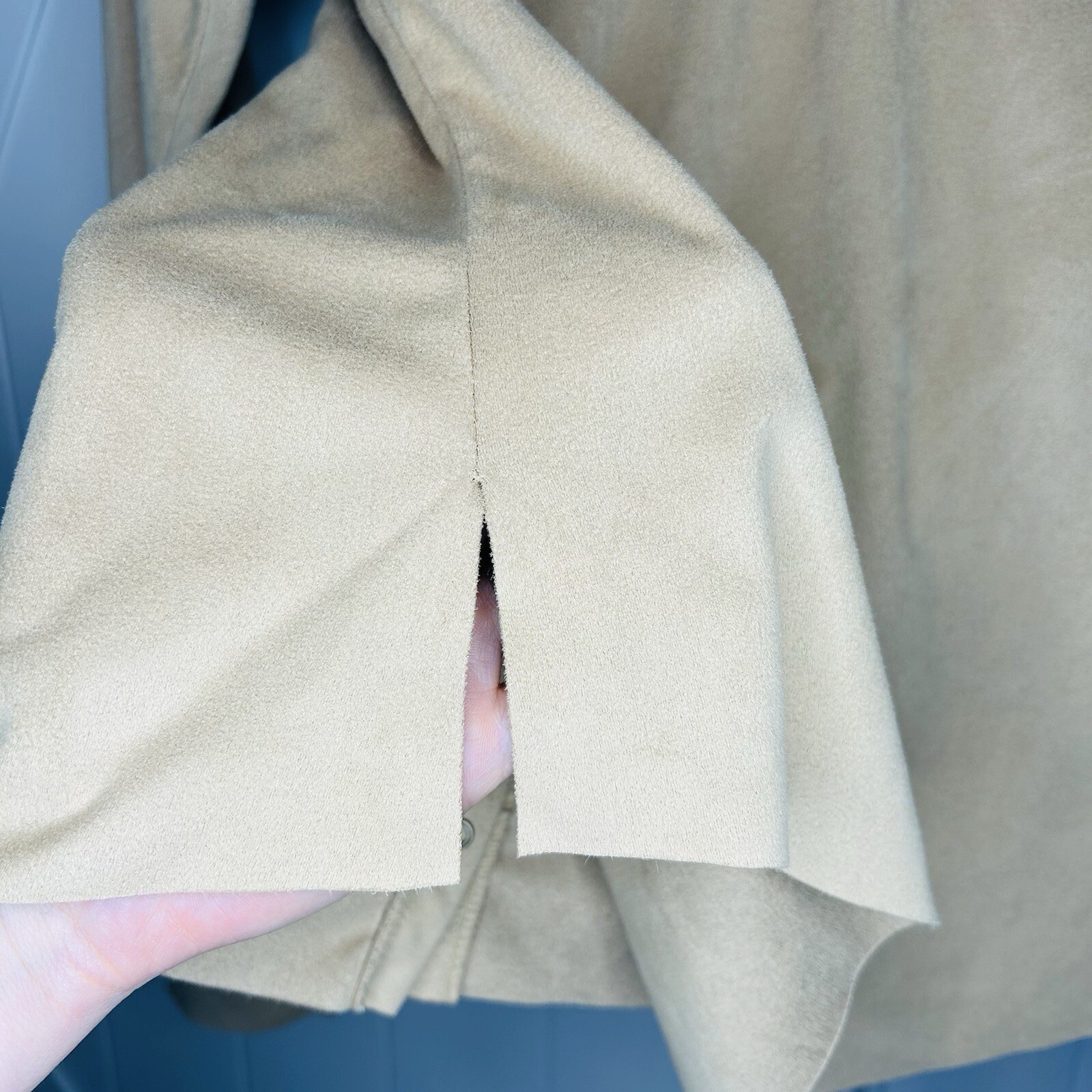Tan Velvety Soft Kenneth Cole Button Up Size XS Women’s Business Casual Beige