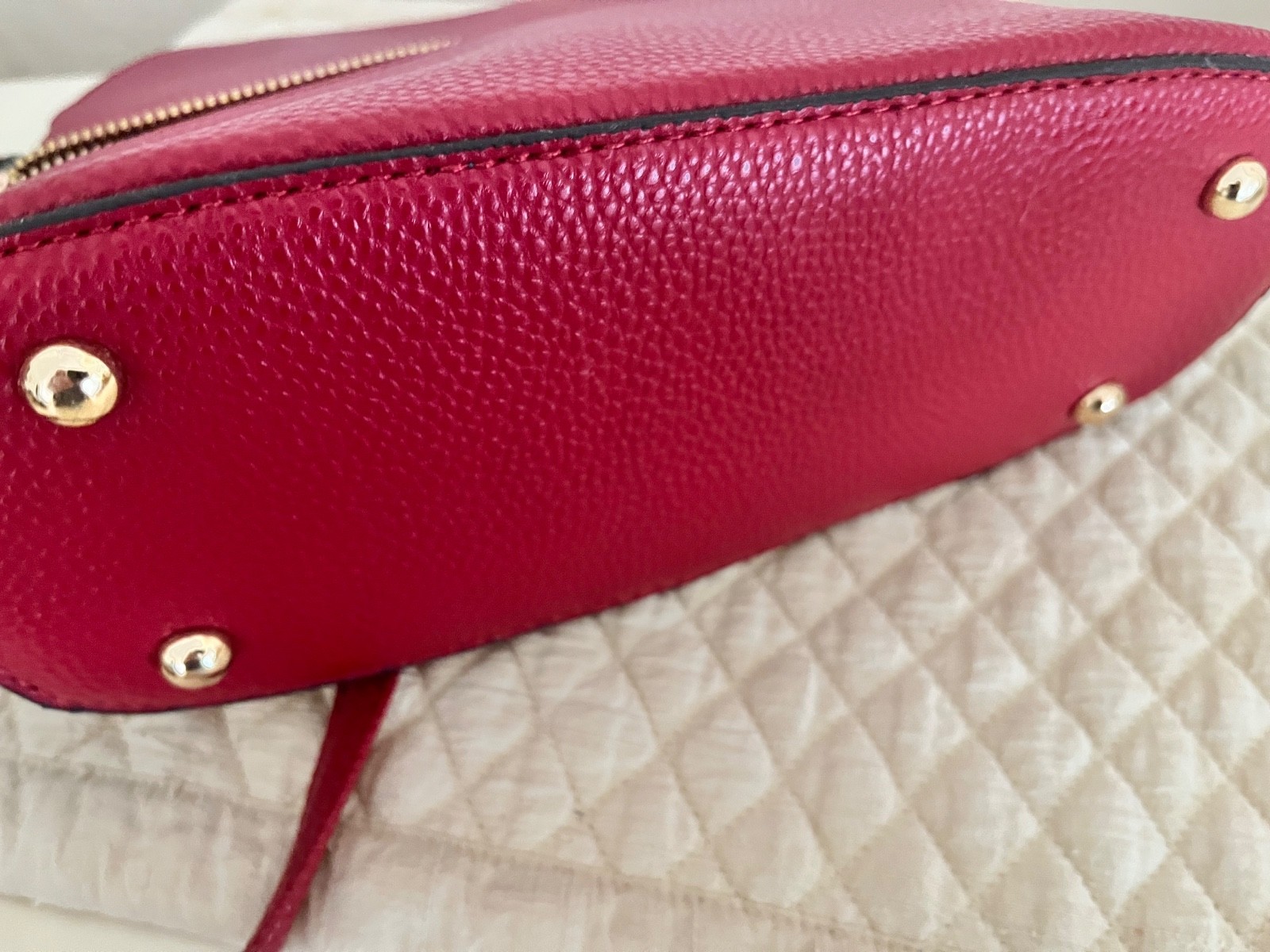 Red pebbled shoulder bag nwot stripe fabric inside pockets in and out 8 1/2×12