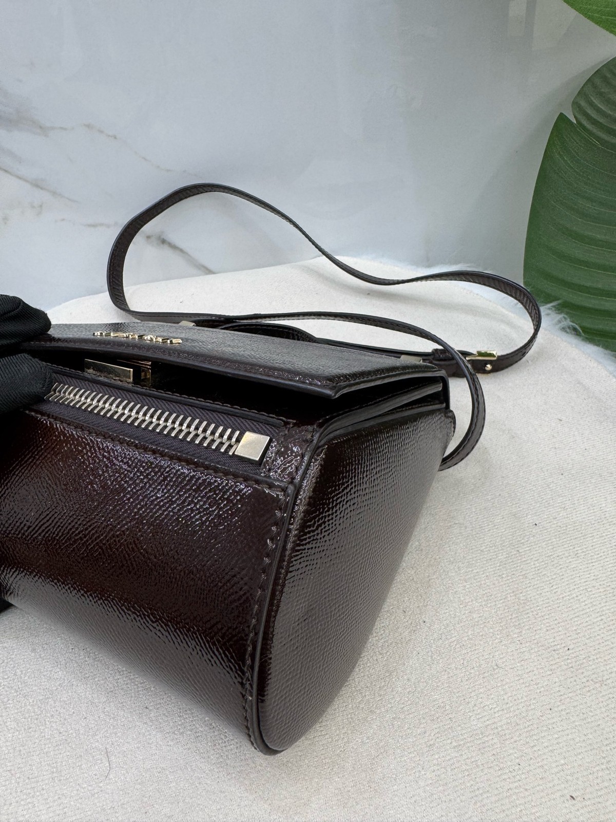 Givenchy Pre-Owned Authentic Crossbody Bag Burgundy 18x11x16cm