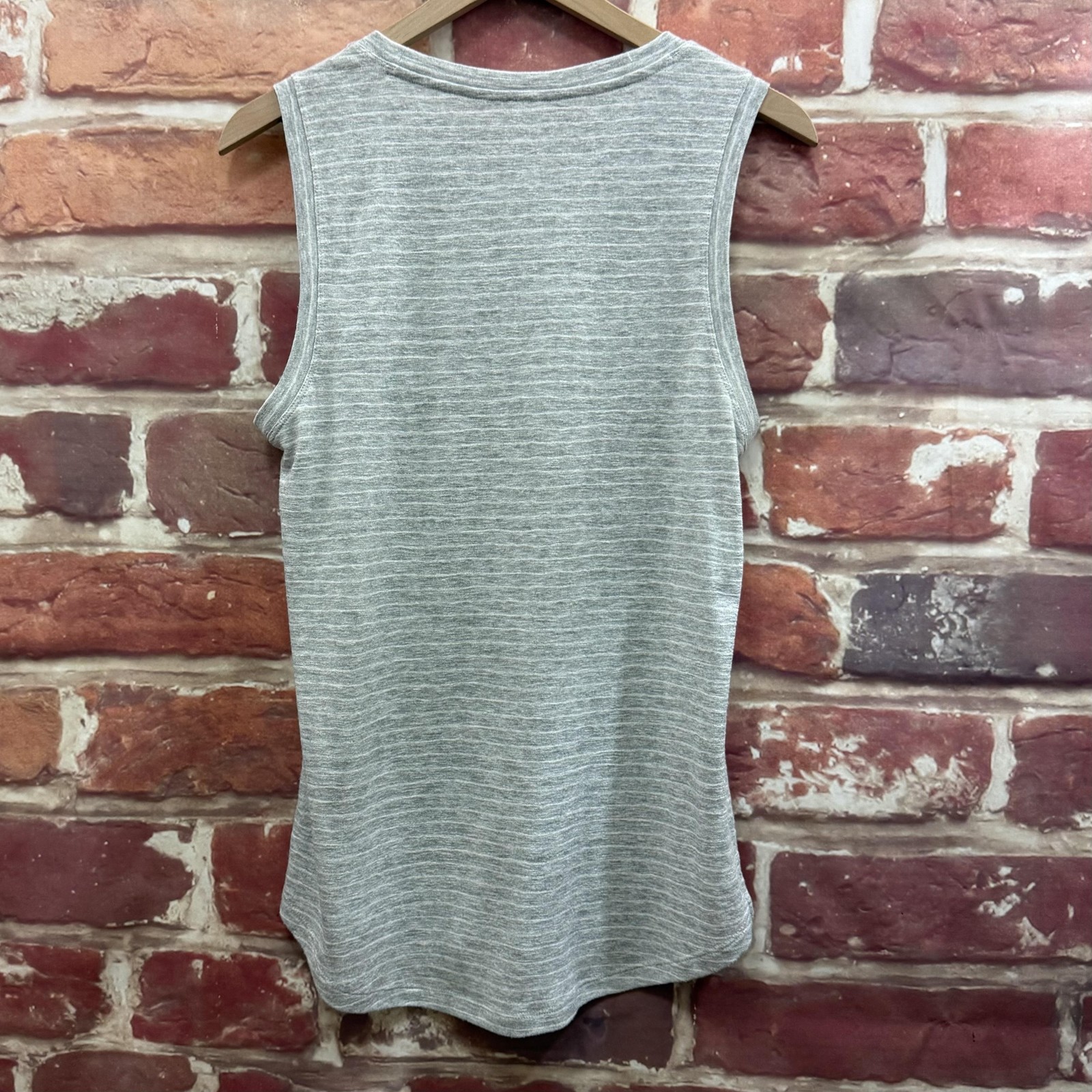 Athleta Top Womens M Gray Striped Stretchy Gym Workout Casual Basic Tank Shirt