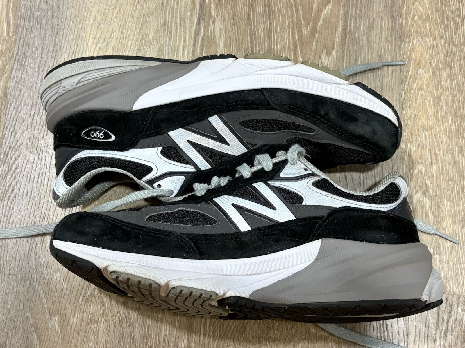 Size 8 – New Balance 990v6 Made in USA Black Silver