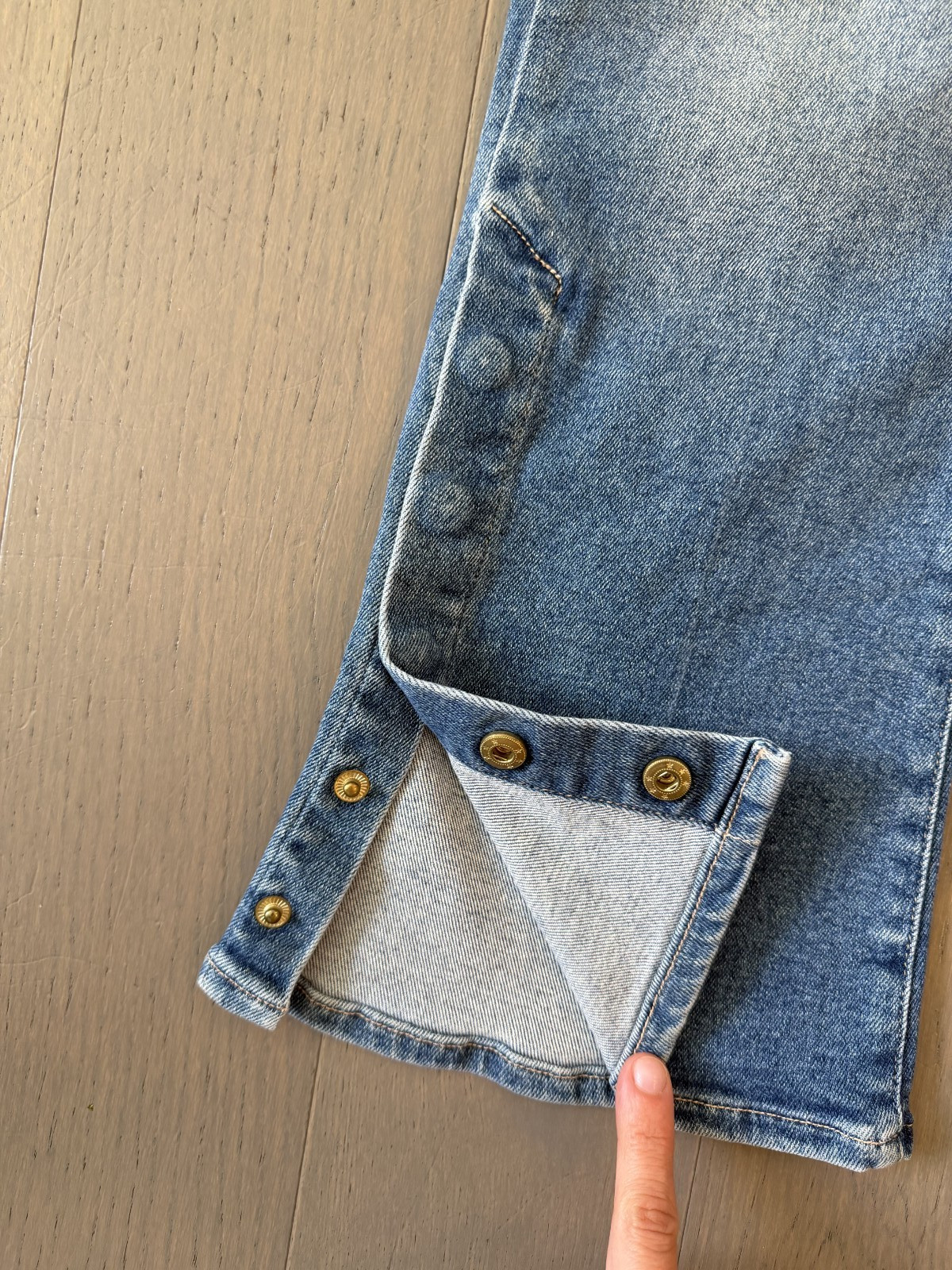 FRAME Blue Jean Le Crop Mini Boot Size 28 Leg Snap Buttons
