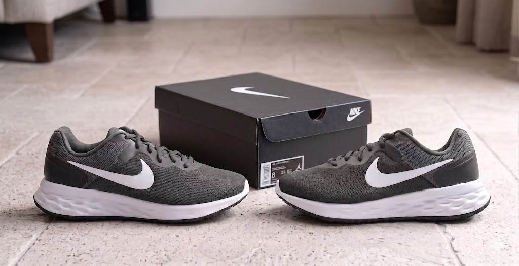 Nike Men s Revolution 5 Flyease Running Shoe, Iron Grey 10.5 US B16