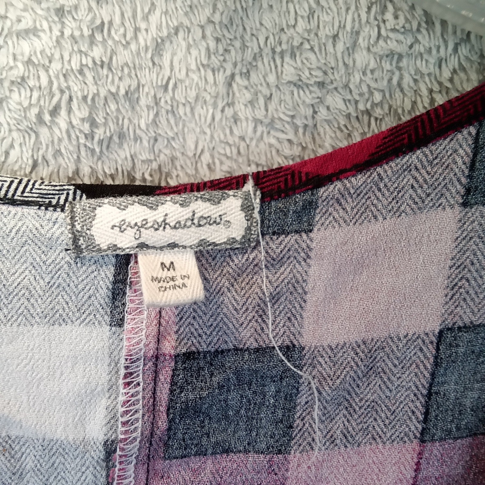 Eyeshadow Womens Burgundy Pink Buffalo Plaid Front Twist V-Neck Top Medium