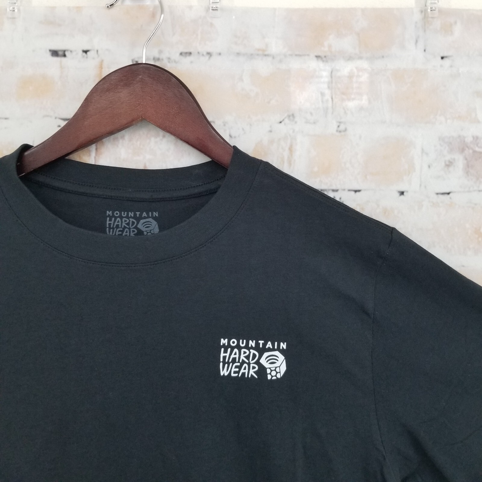 NWT Mountain Hardwear Regular MHW Back Logo Short Sleeve Black T-Shirt Small