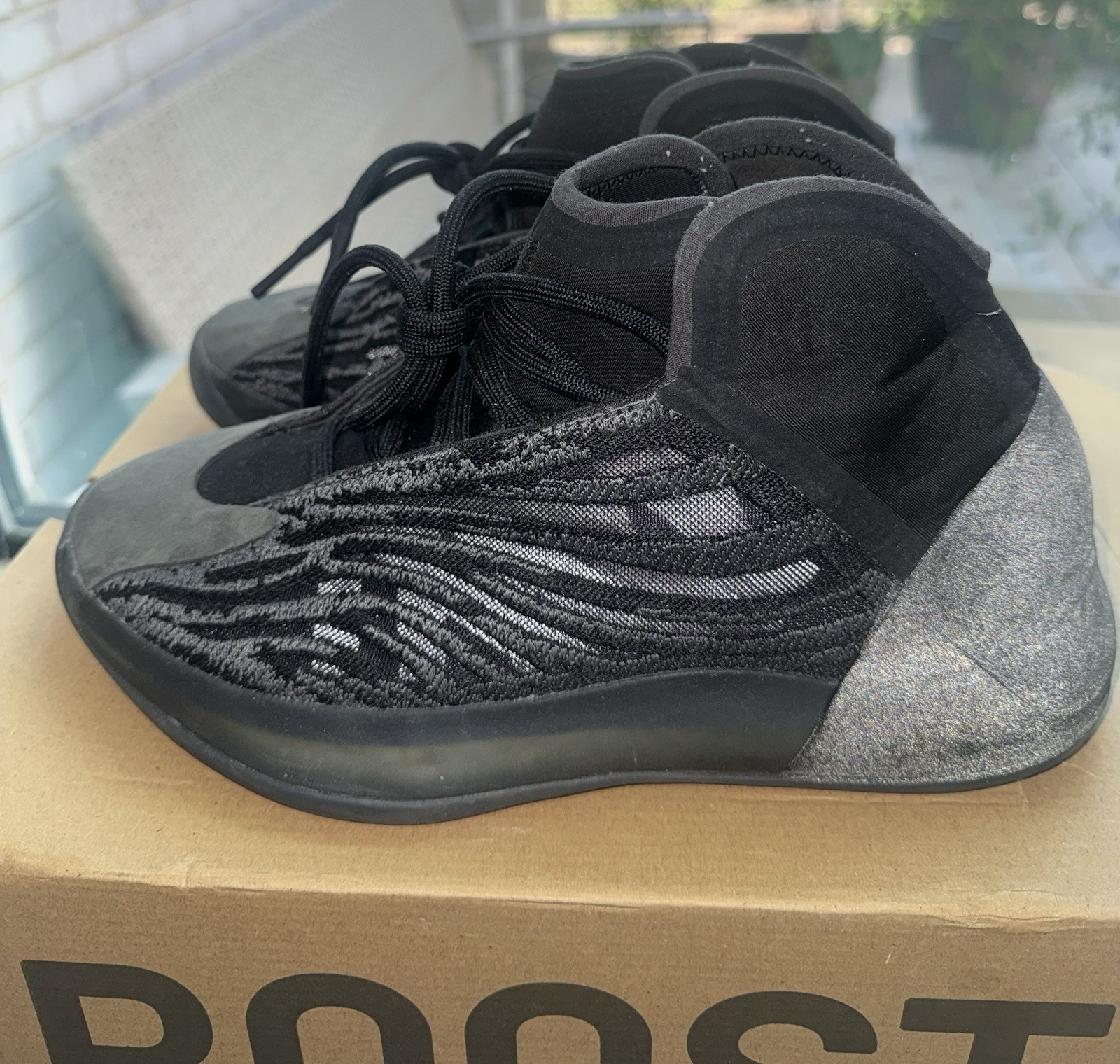 Adidas Yeezy Qntm Onyx Men Size 7.5