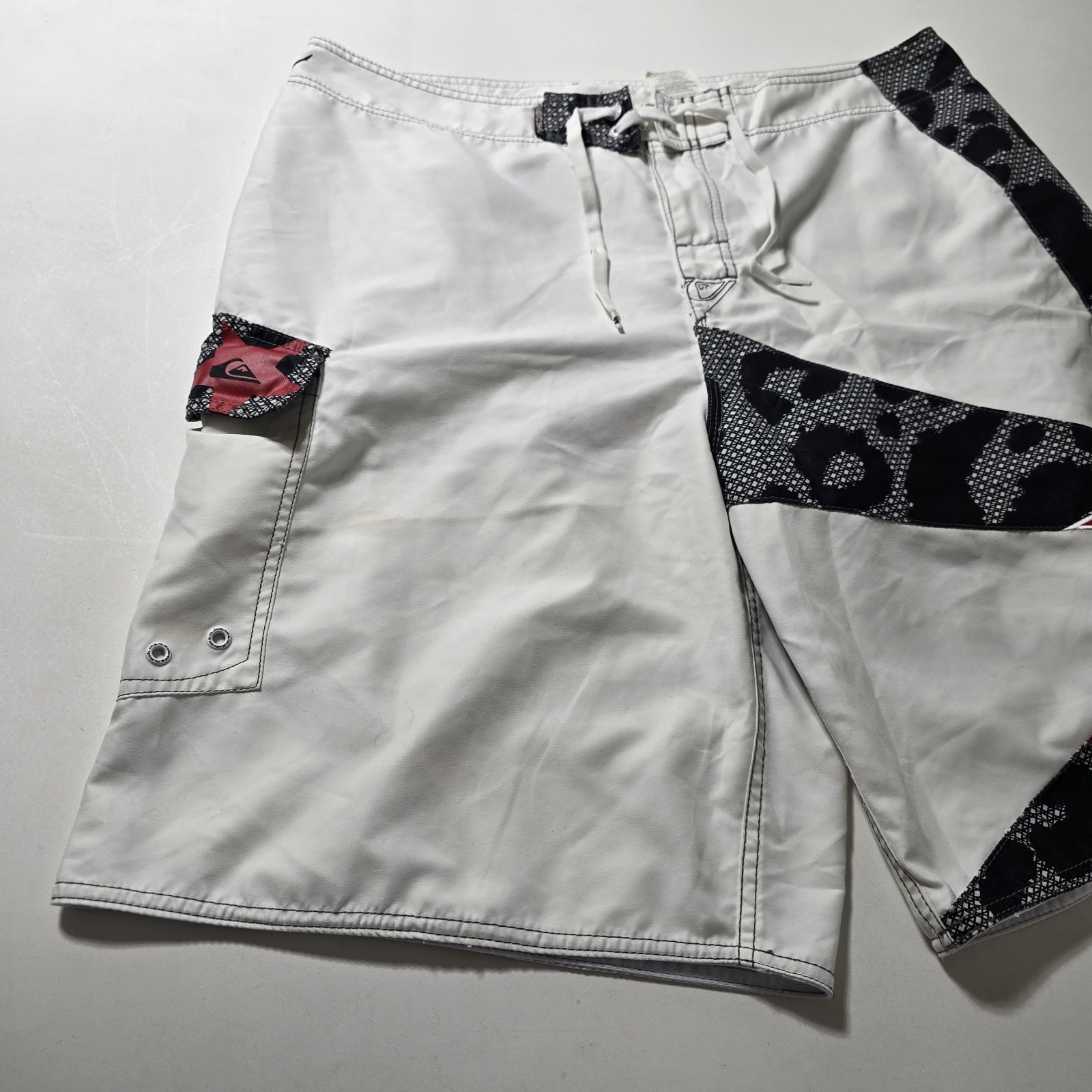 Y2K Quiksilver Board Shorts – 38 Red Star
