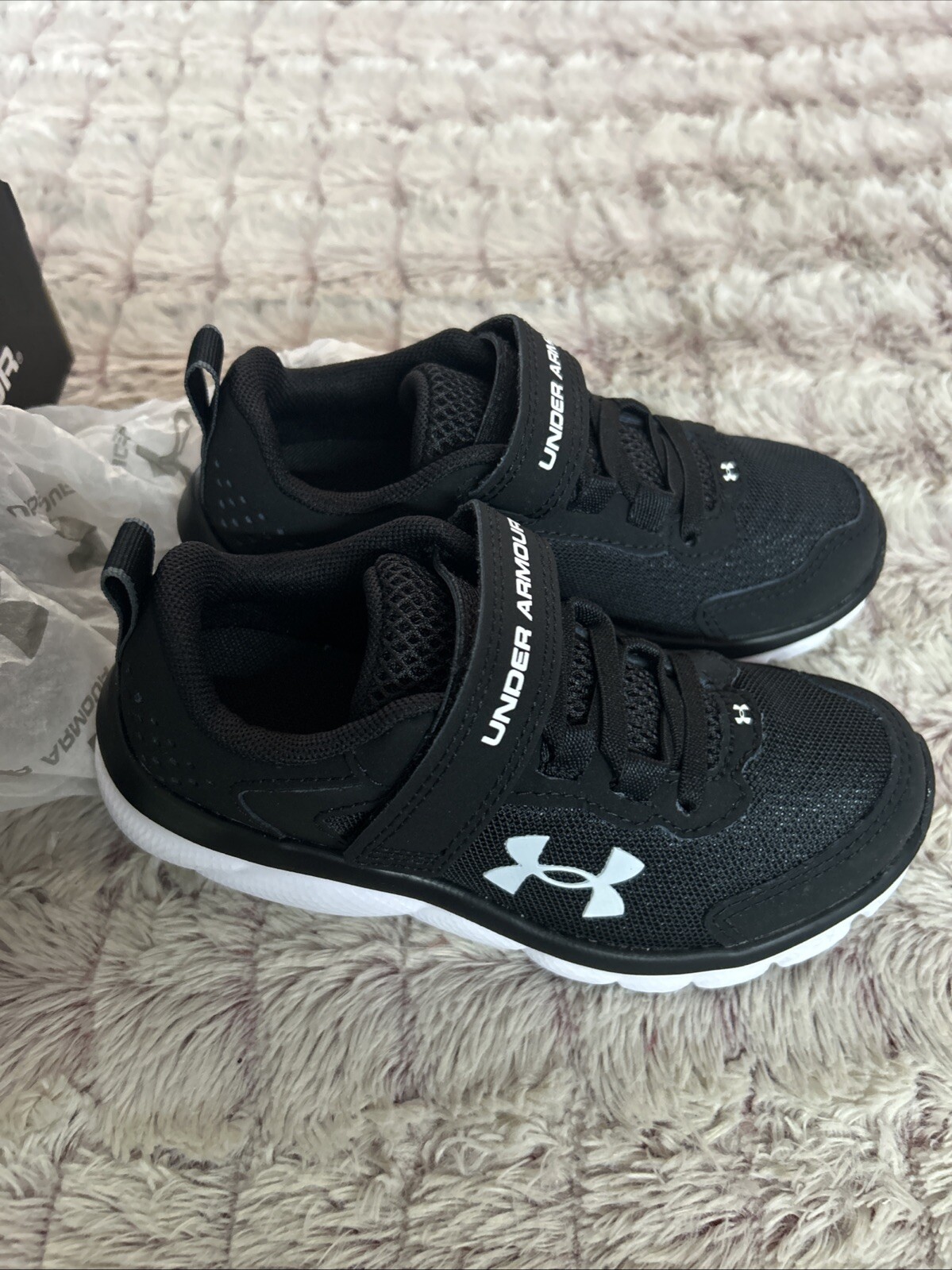 Under Armour Assert Boy sneakers size 11.5 k
