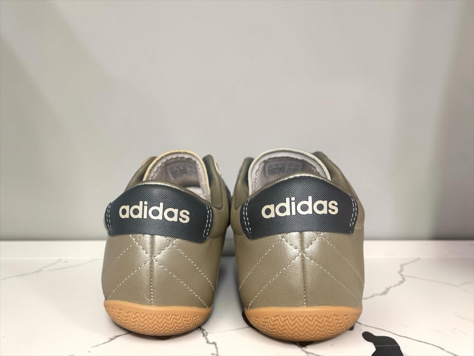 adidas Men’s Low-Top Lace-Up Athletic Sneakers Silver/Black Gum NEW
