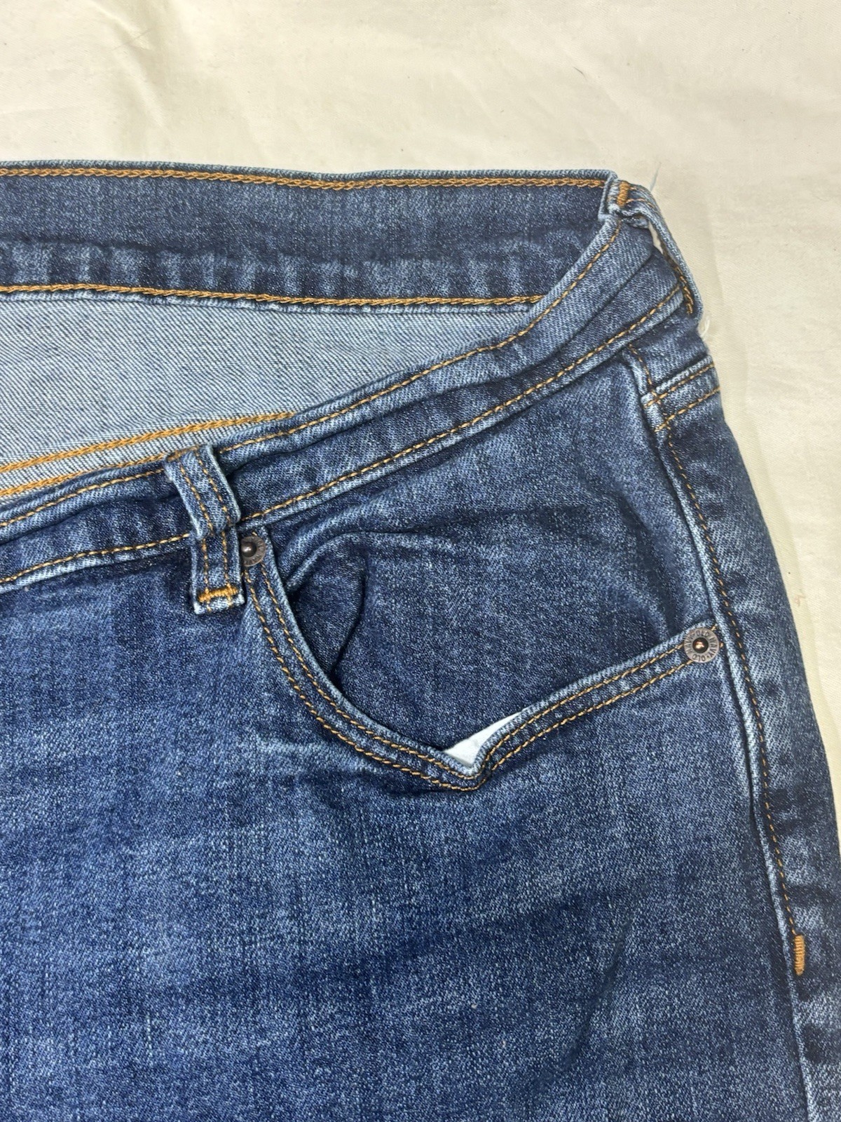 Old Navy Boyfriend Mid-Rise Medium Wash Blue Denim Jeans Stretch 5-Pocket 16