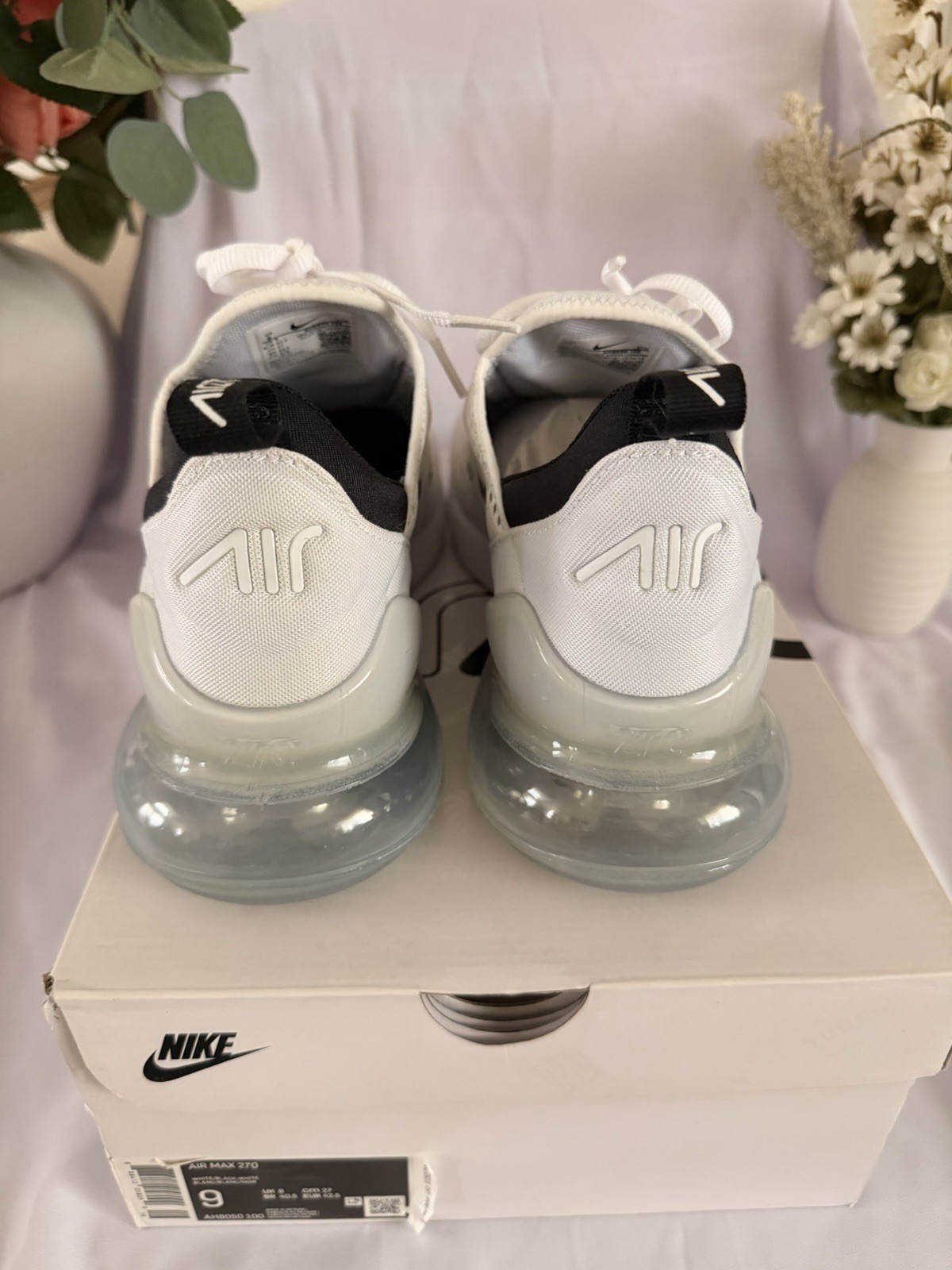 Nike Air Max 270 Men’s Low Top Lace-Up Sneakers White/Black/Gray AH8050-100