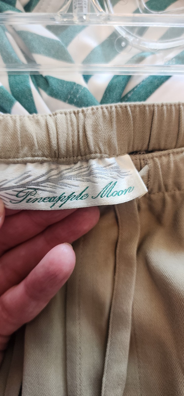 NWT Pineapple Moon 100% silk shorts sz S olive green pockets split side bottom